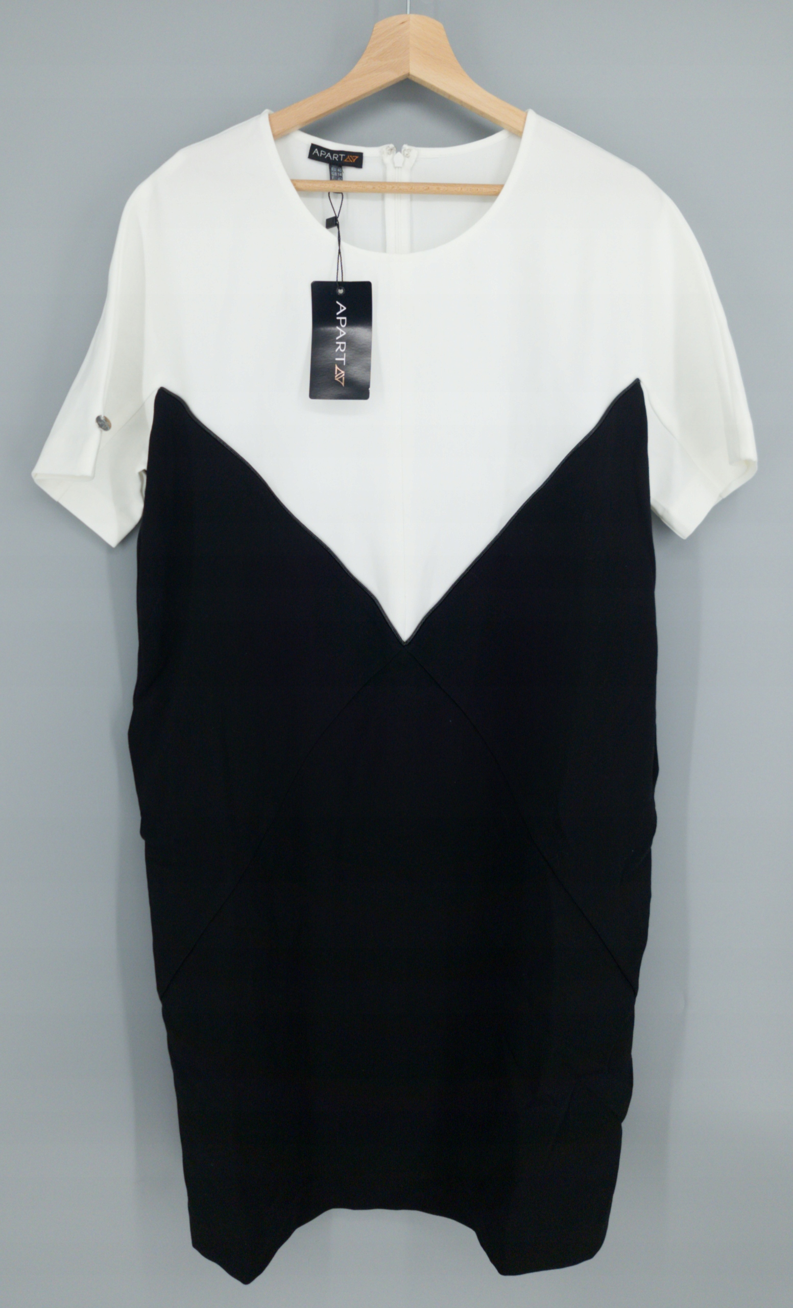 Šaty jednoduchá bílo-černá Apart 40