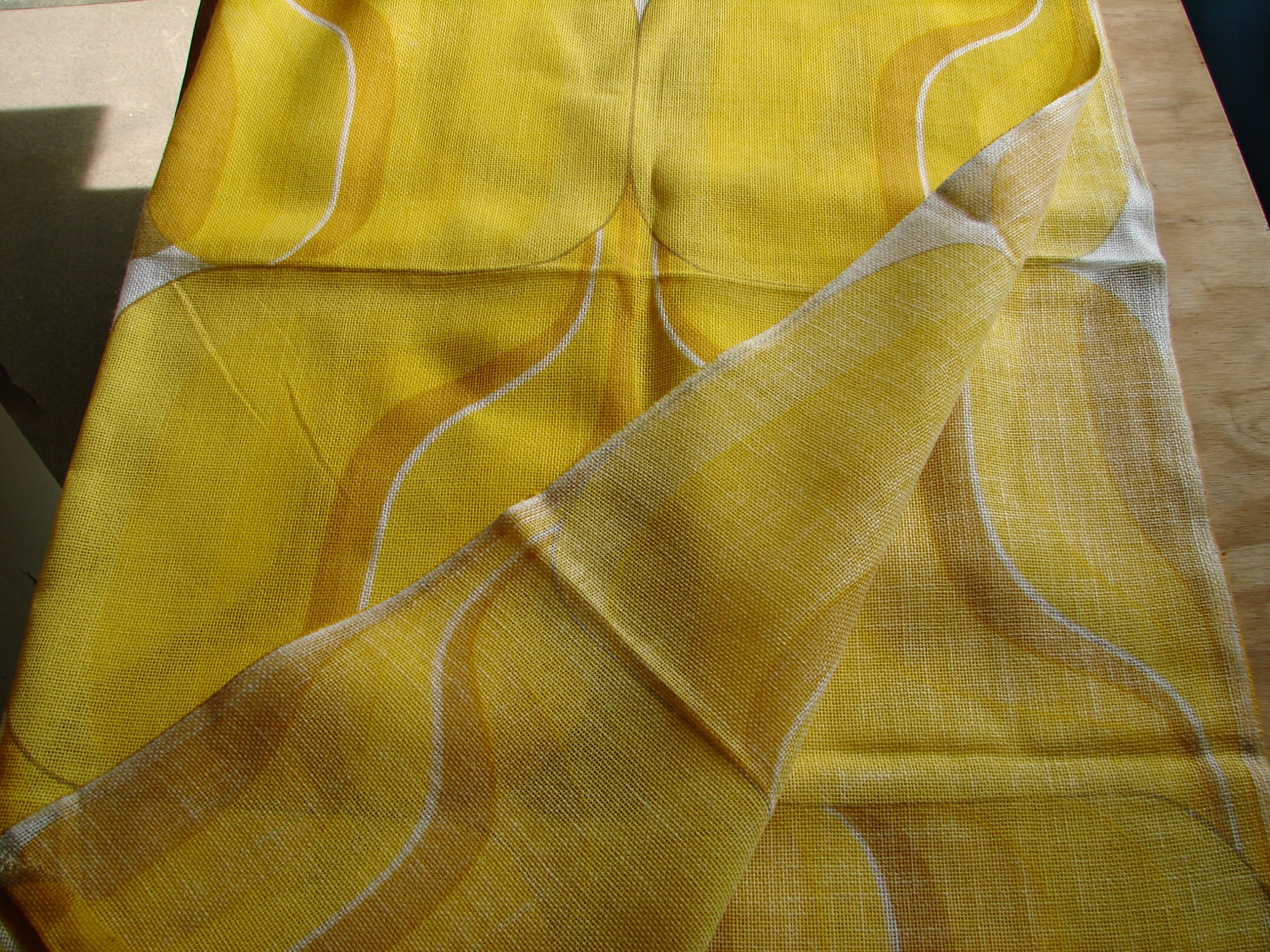 Kupón Materiál juta zajímavý tisk 1,30 x 2,60 m