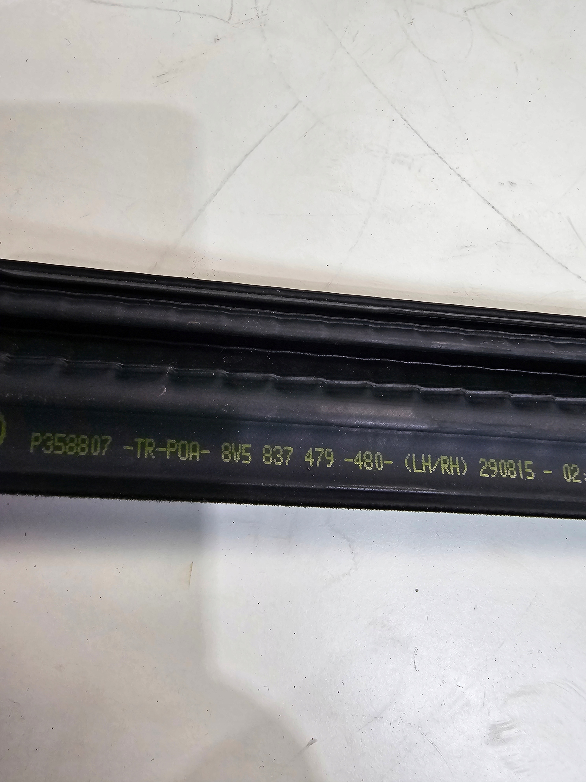 gasket door left front AUDI A3 8V sedan 8V5837479