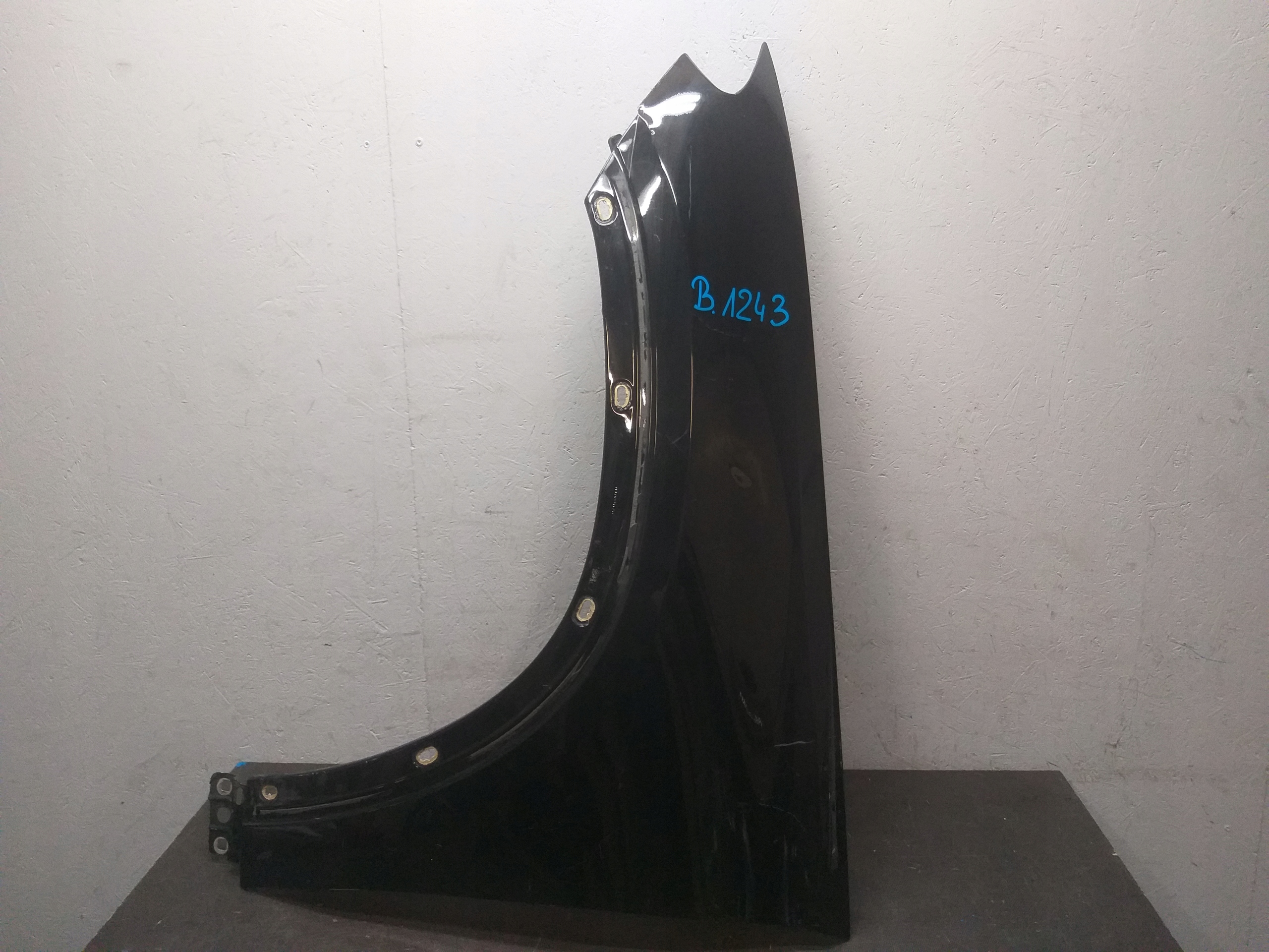 FENDER FRONT LEFT MERCEDES GLE W167