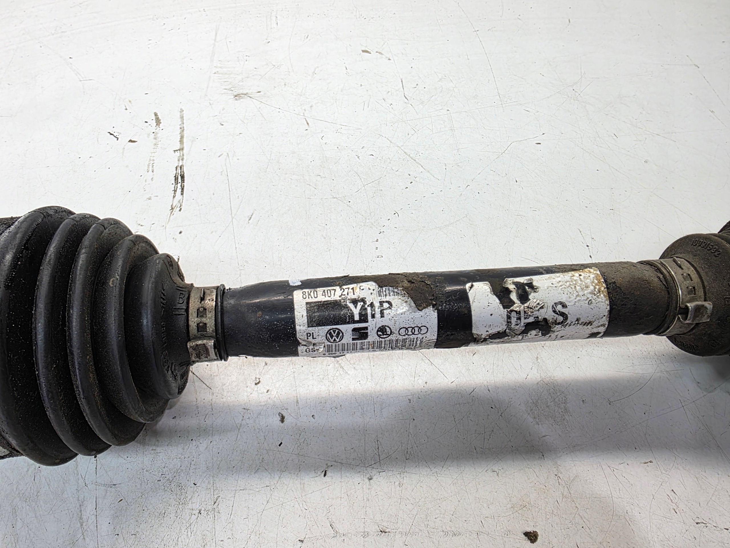 Antriebswelle links oder rechts vorne AUDI A4 B9 A5 8W0407271P