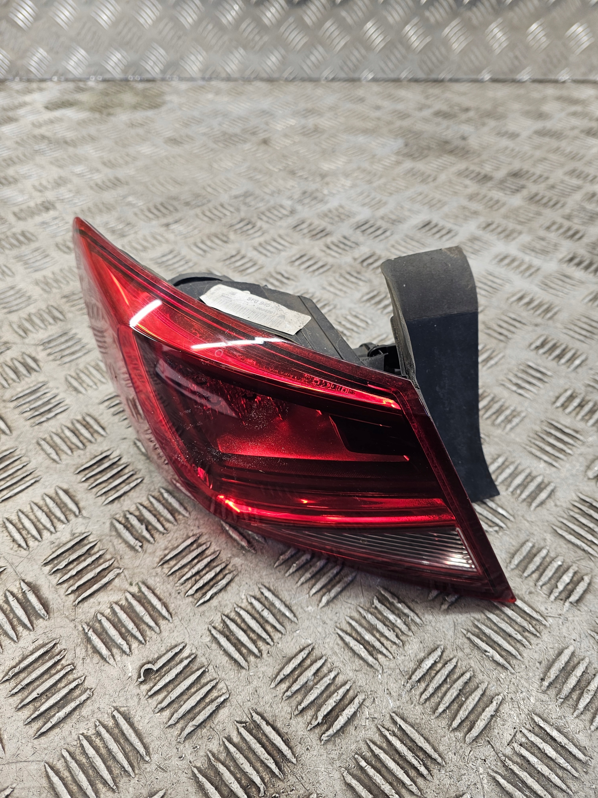 SEAT LEON III light rear part rear left 5F0945207C