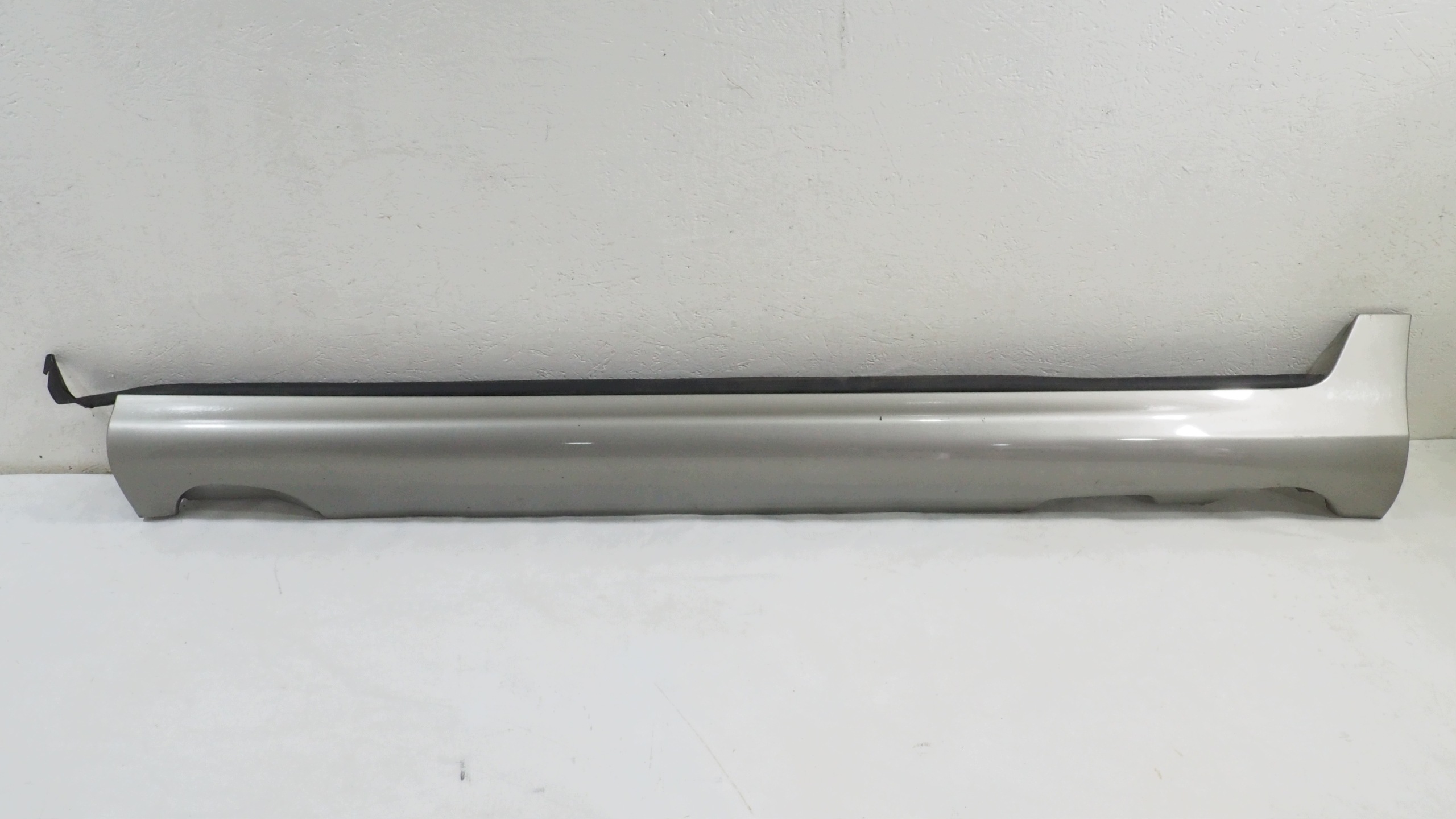 Volvo XC60 moulding threshold left