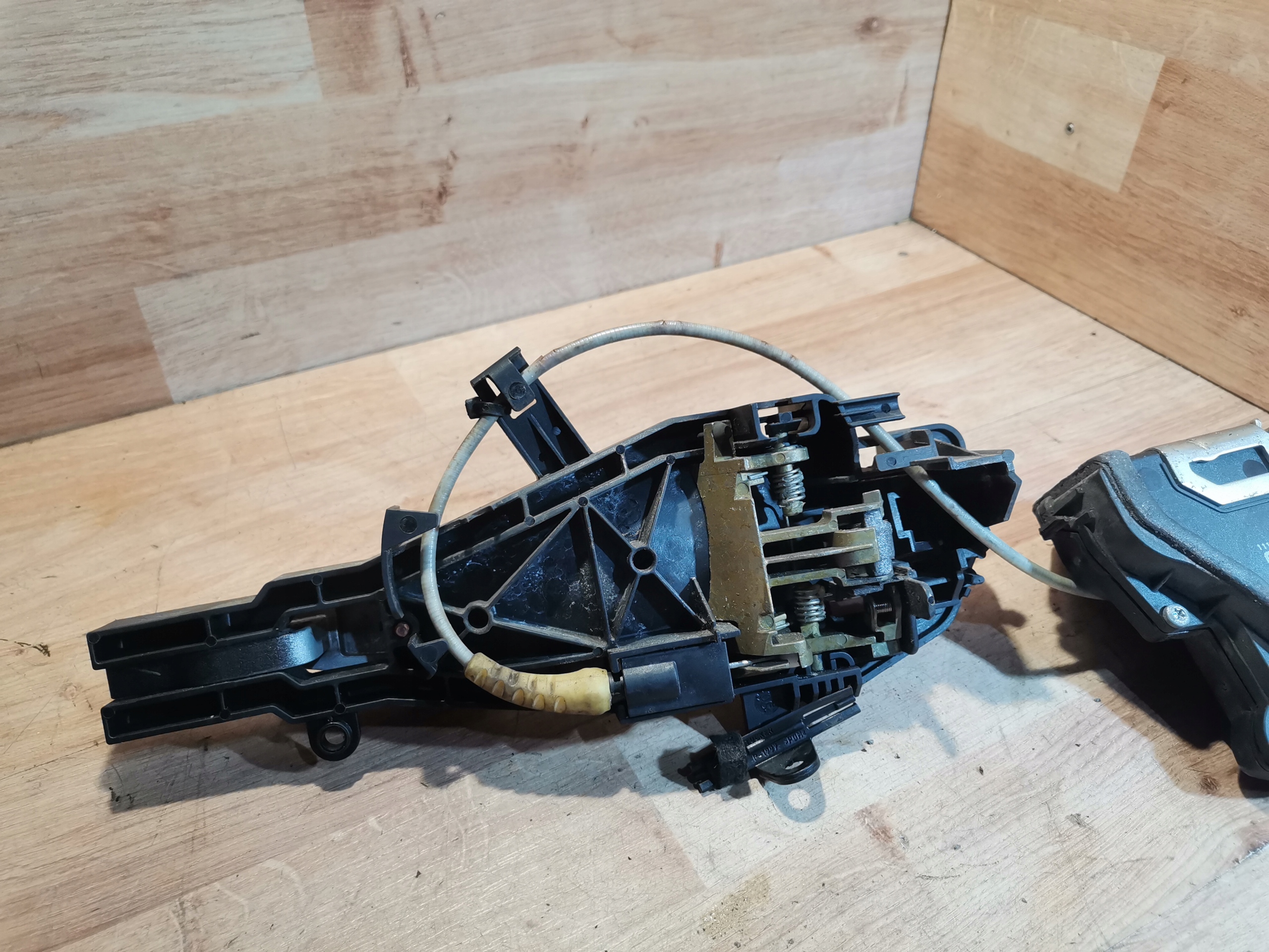 lock + handle door right rear part BMW 3 E90 E91 7060296