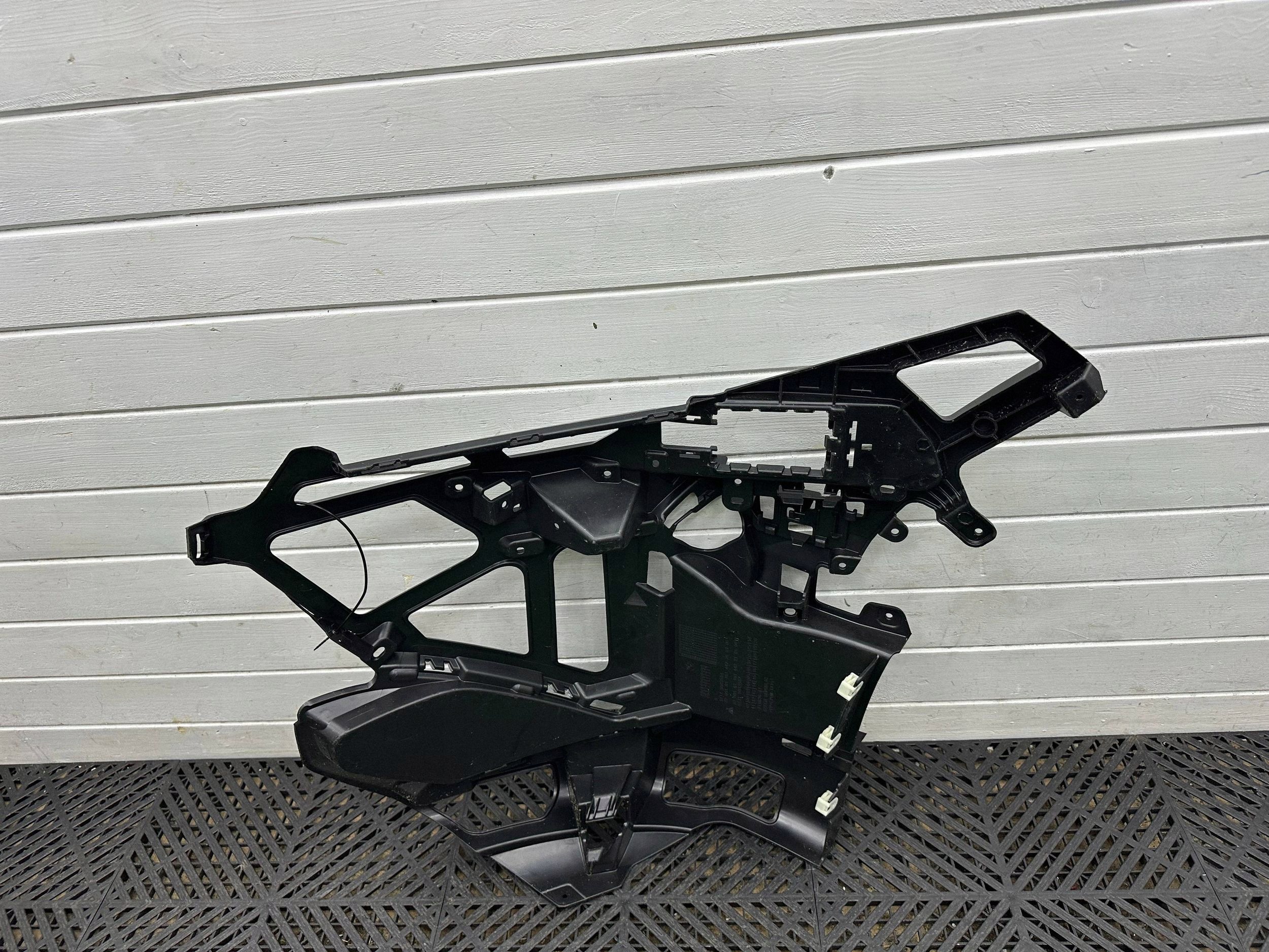 bumper bracket of the front front side right BMW X1 U11 9883584