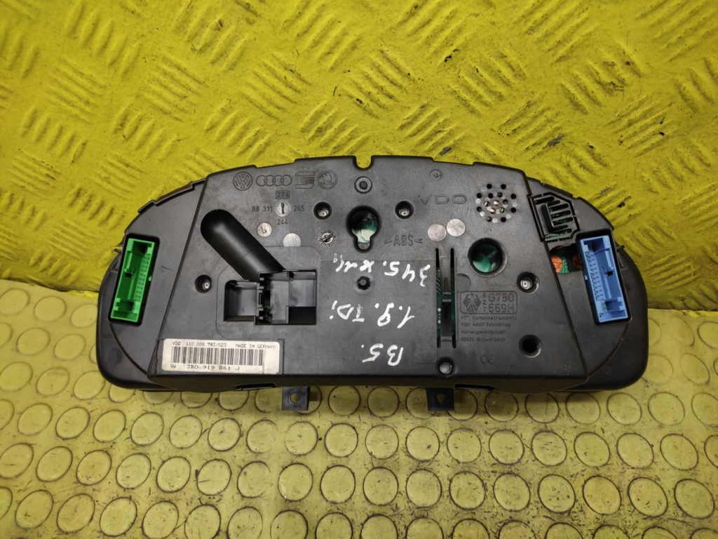 VW PASSAT B5 1.9 TDI dials 3B0919861J