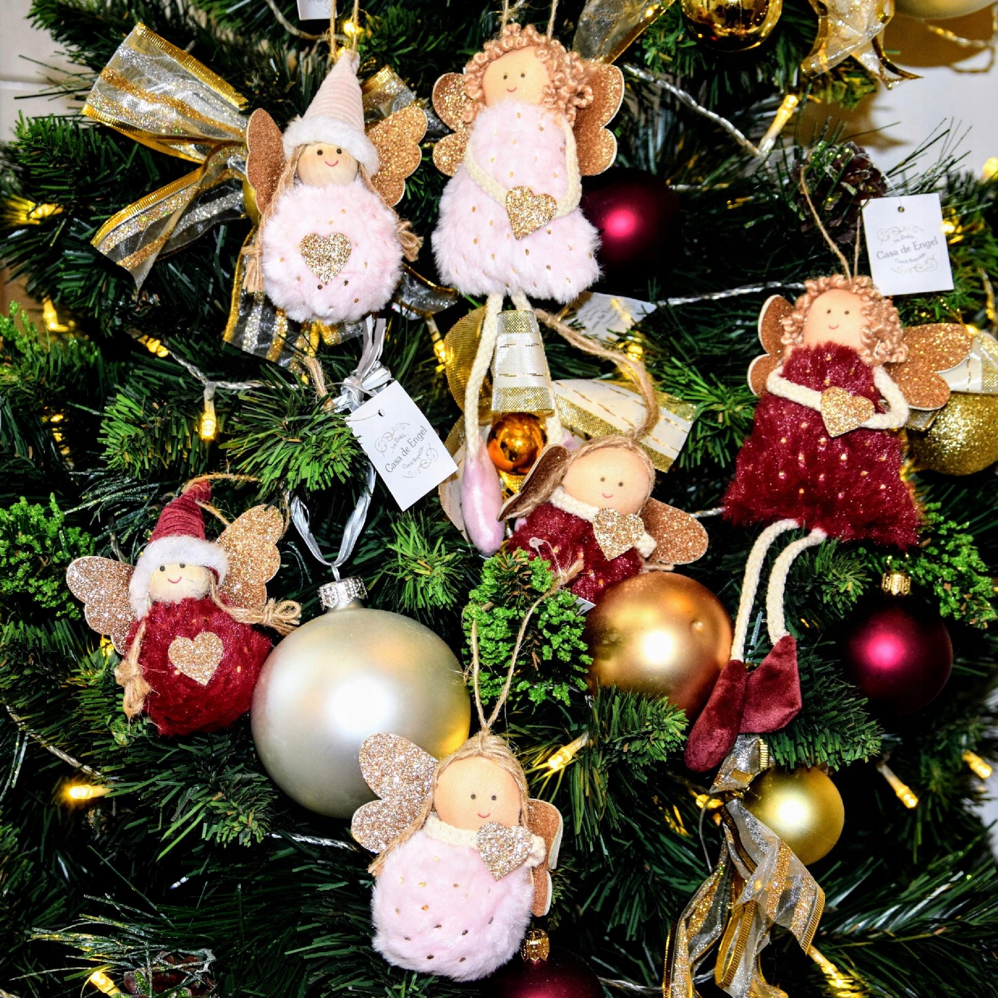 ZAWIESZKA ANIOŁ ANIOŁEK RÓŻOWY Z SERCEM 9X8X4 CM Kolor różowy