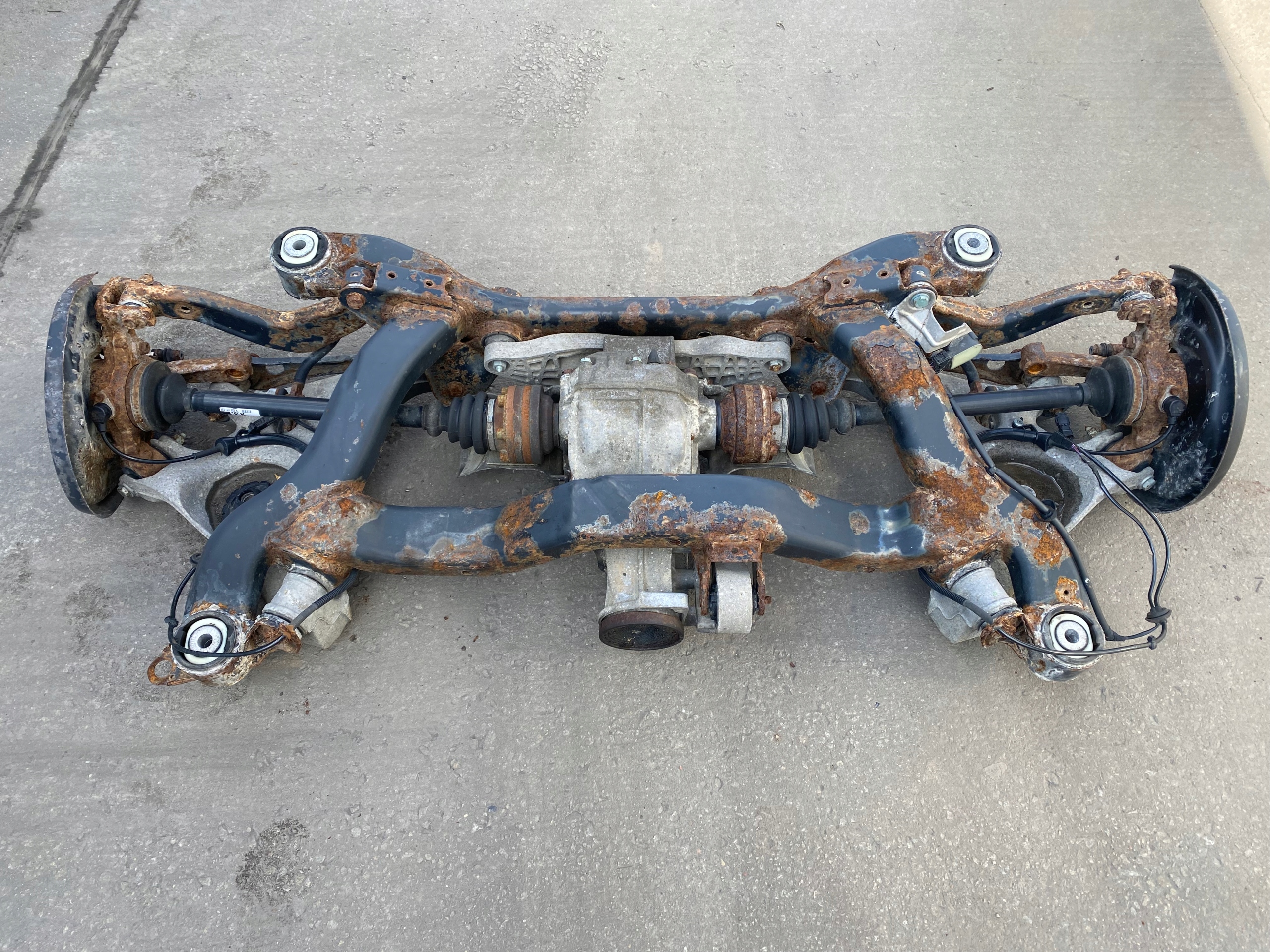 BELKA TYLNA AUDI A4 B7 KOMBI 3.0 TDI