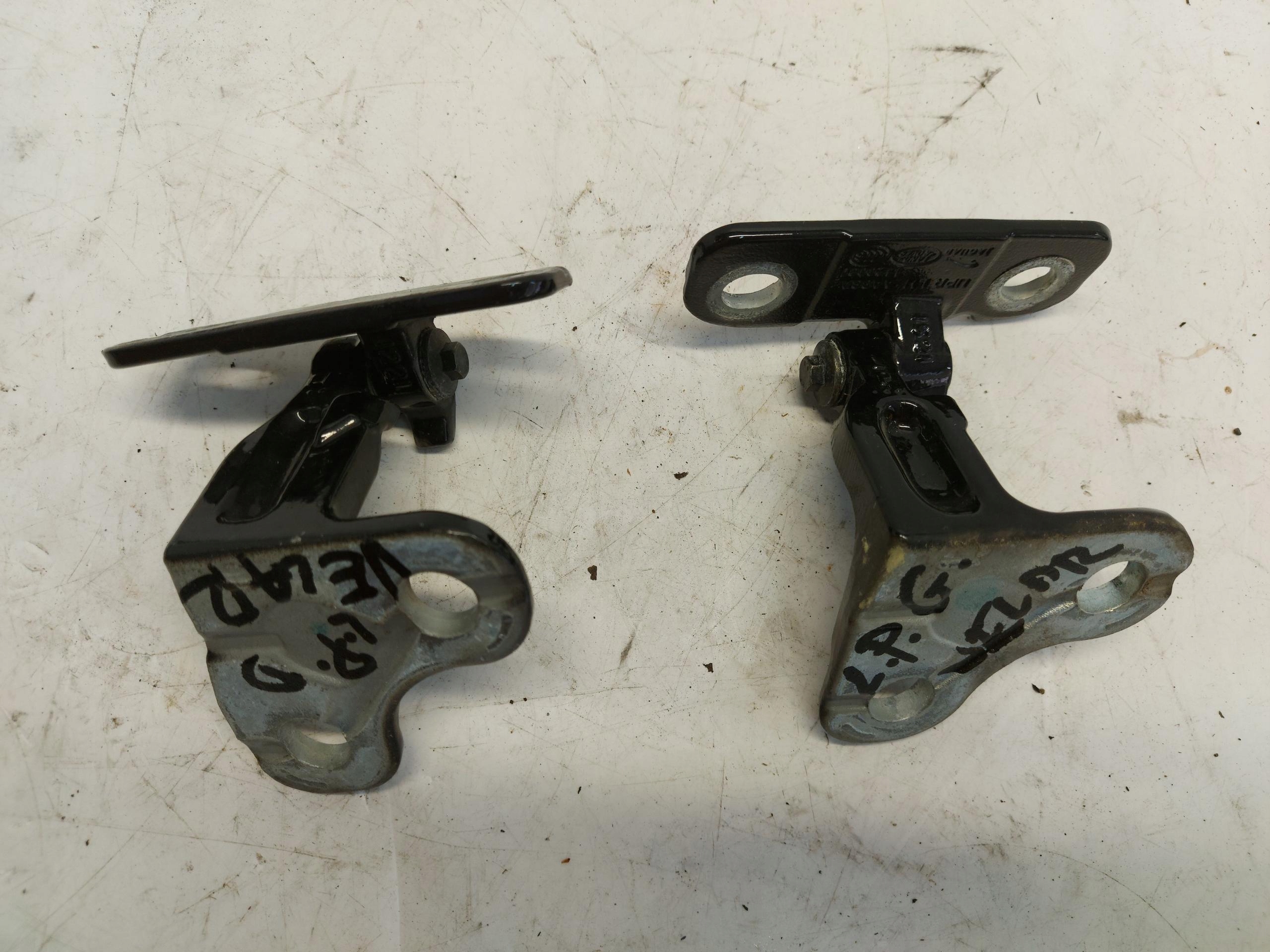 Range Rover VELAR L560 2.0d 2021r hinge hinges door left front