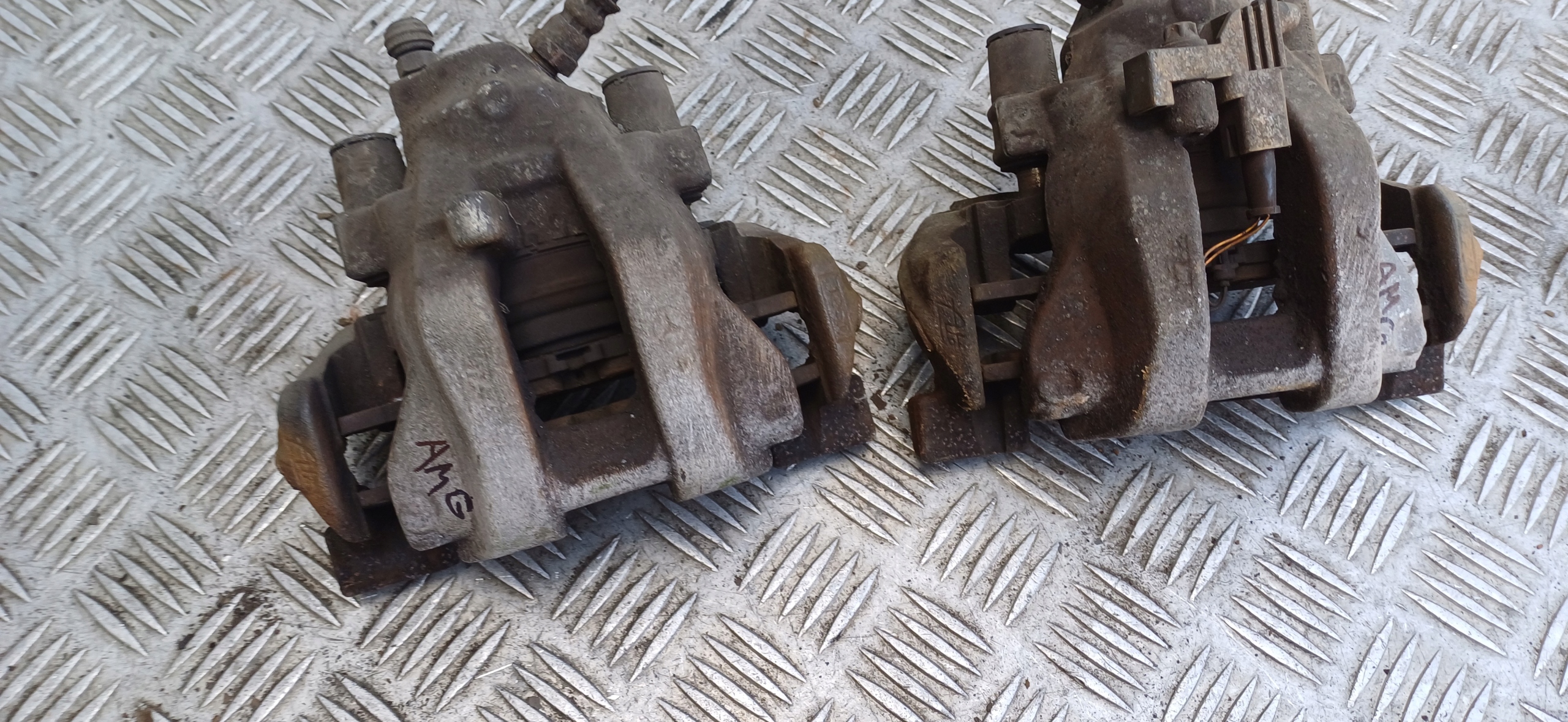 MERCEDES W212 2.2 CDI Bremssattel Bremse Sattel Brems- links oder rechts heck AMG 618