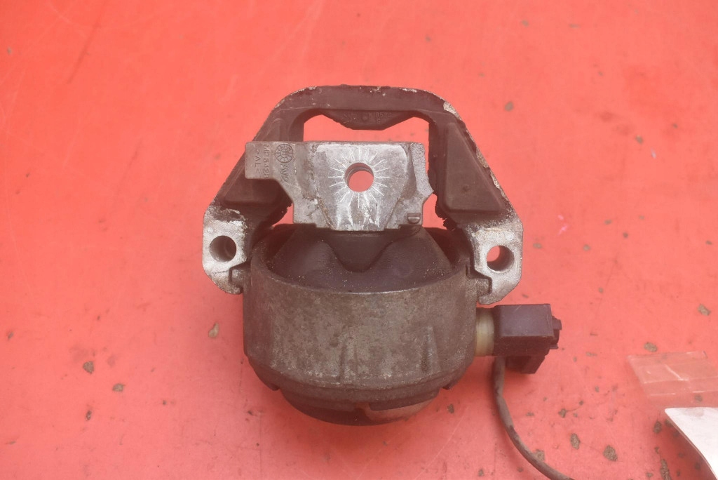 holder engine mount left front AUDI A6 C7 2.0 TDI 177 KM 10-14