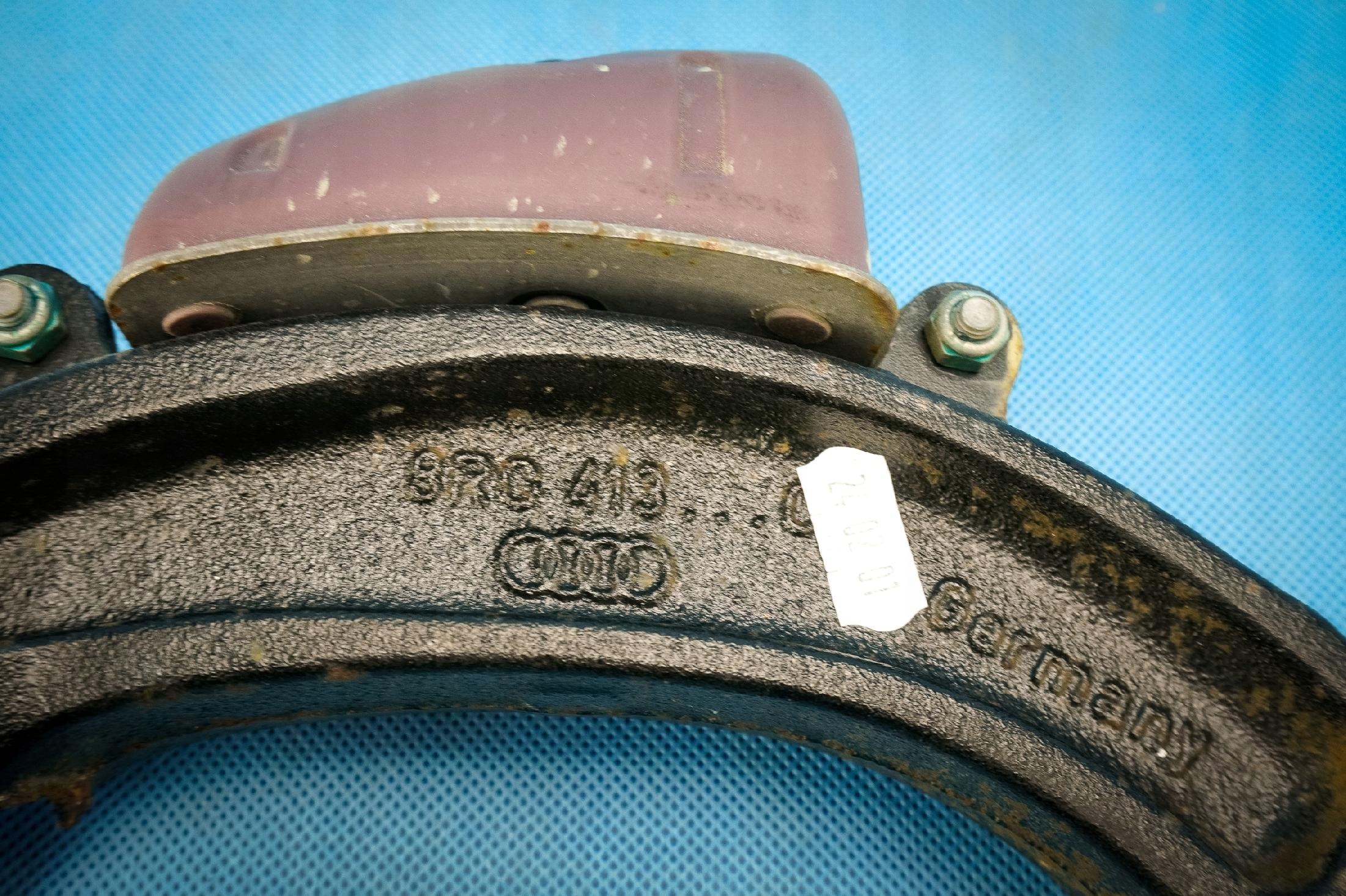 Widelec amortizera lijevi Audi A8 S8 4H 8R0413037C