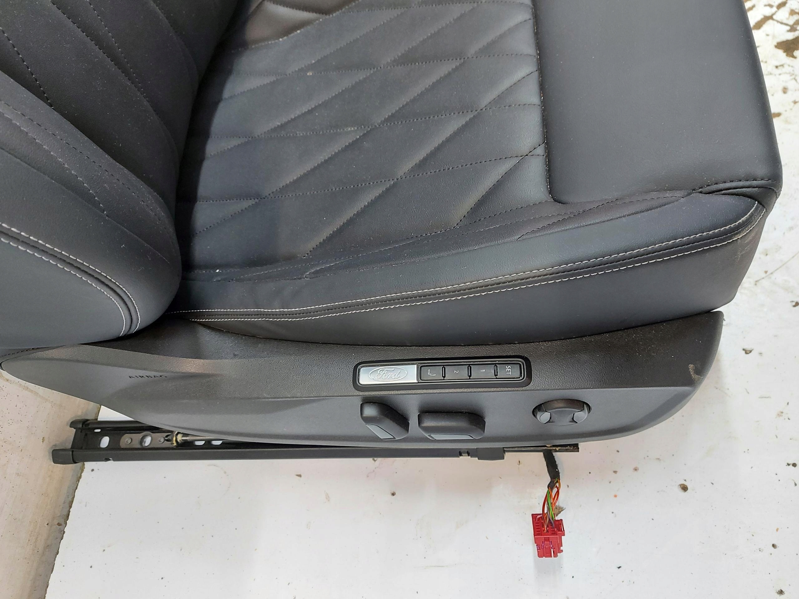 Ford Explorer VII R2KB, KANAPY Sitze vorne heck KPL