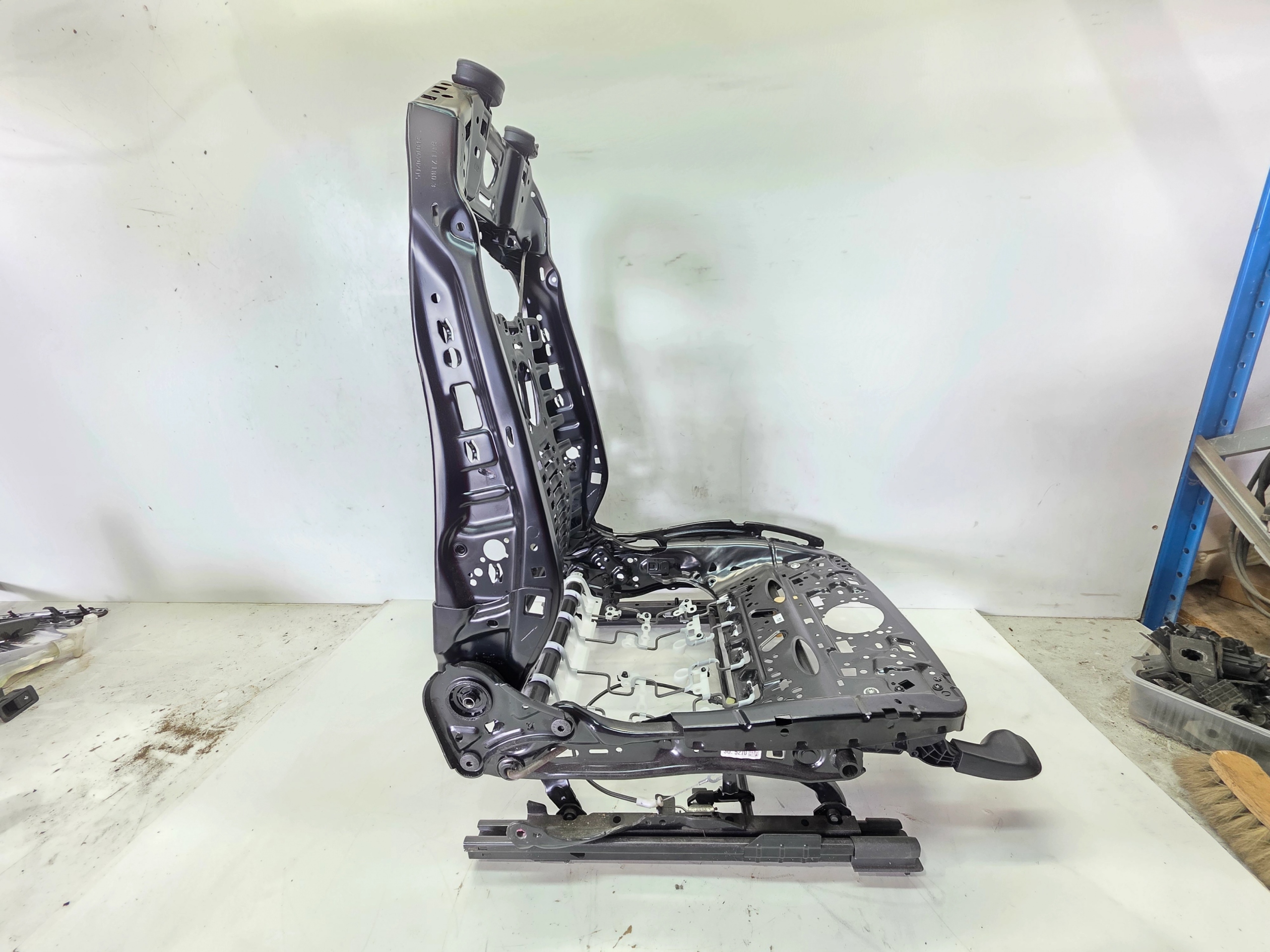 support seat left AUDI A6 C8 4K0881045AN 4K0881105G