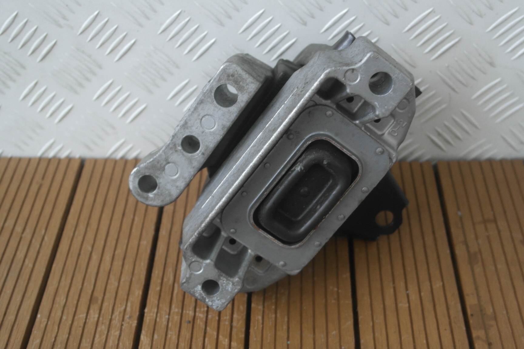 MITSUBISHI OUTLANDER III 18-22 2.4 PHEV holder engine mount right OE