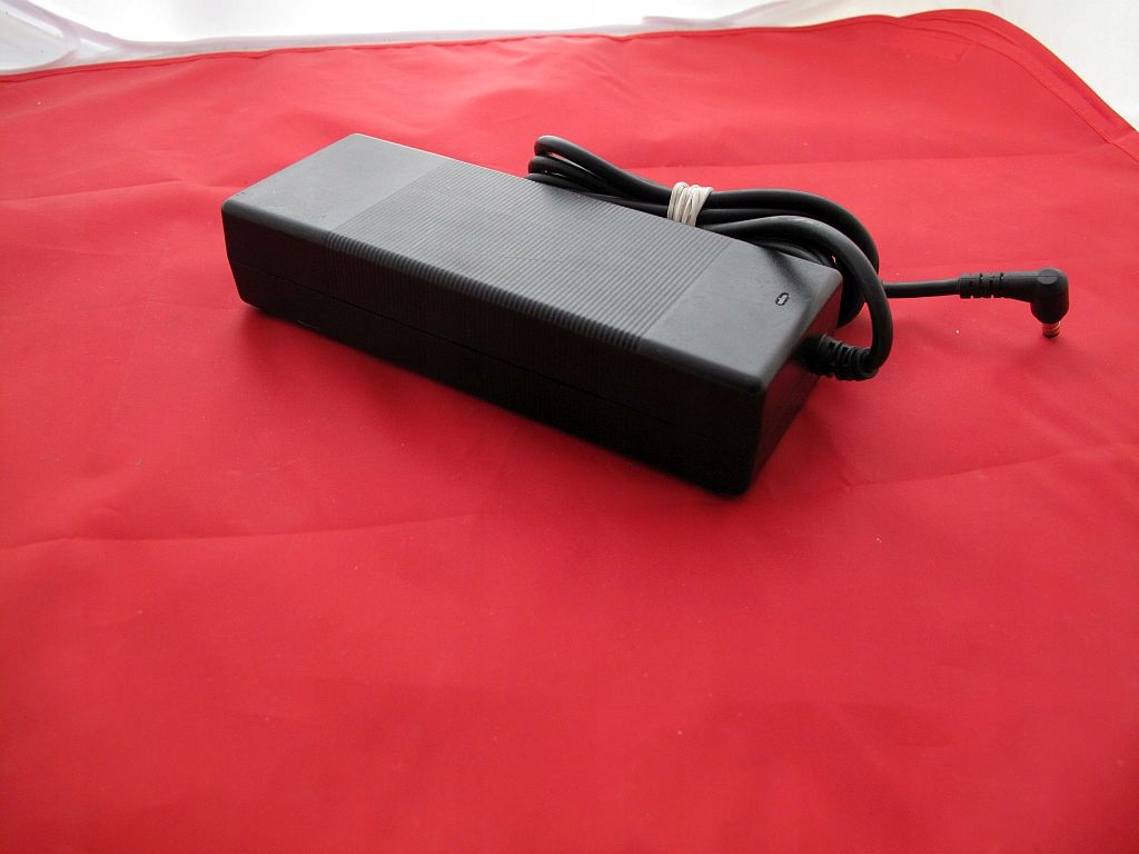 Zasilacz FSP GROUP INC 12V 8A WTYK 5.5 X 2.5 ORYGI Kod producenta FSP096-AHAN3