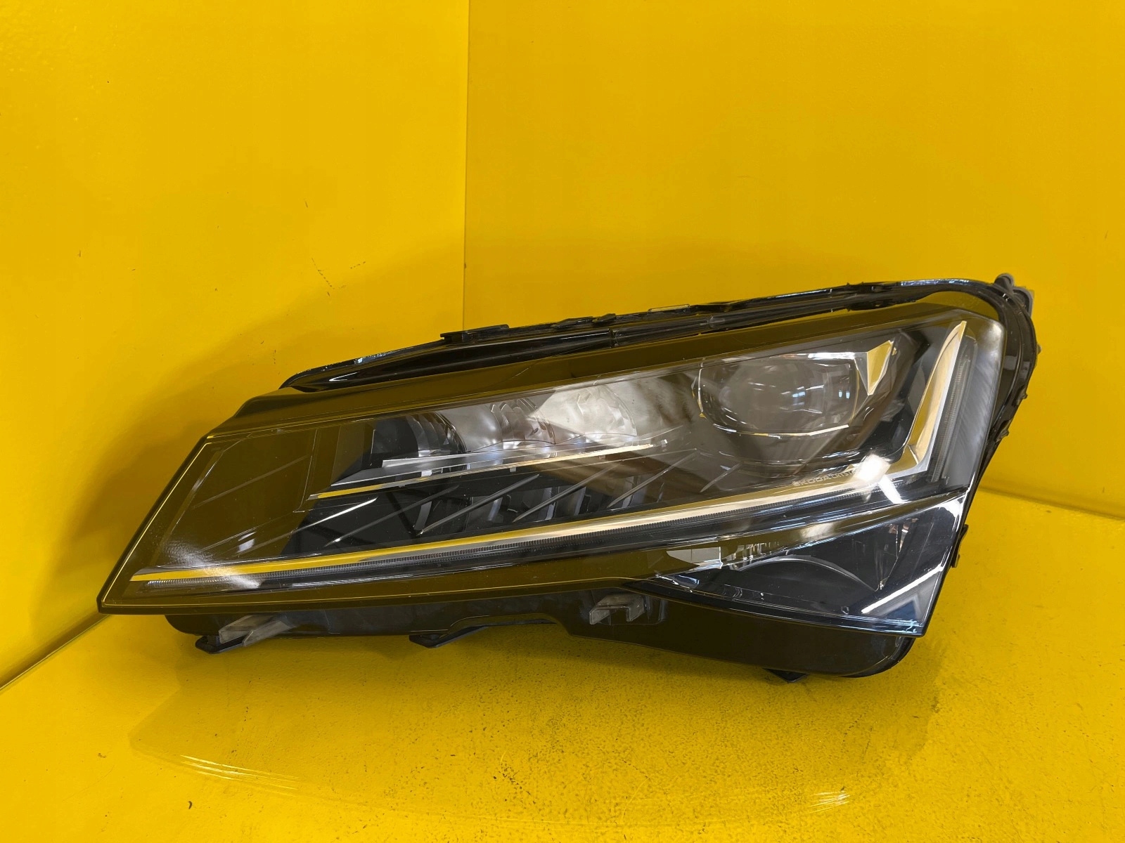 light left Skoda SUPERB 3 LIFT 2019- FULL LED