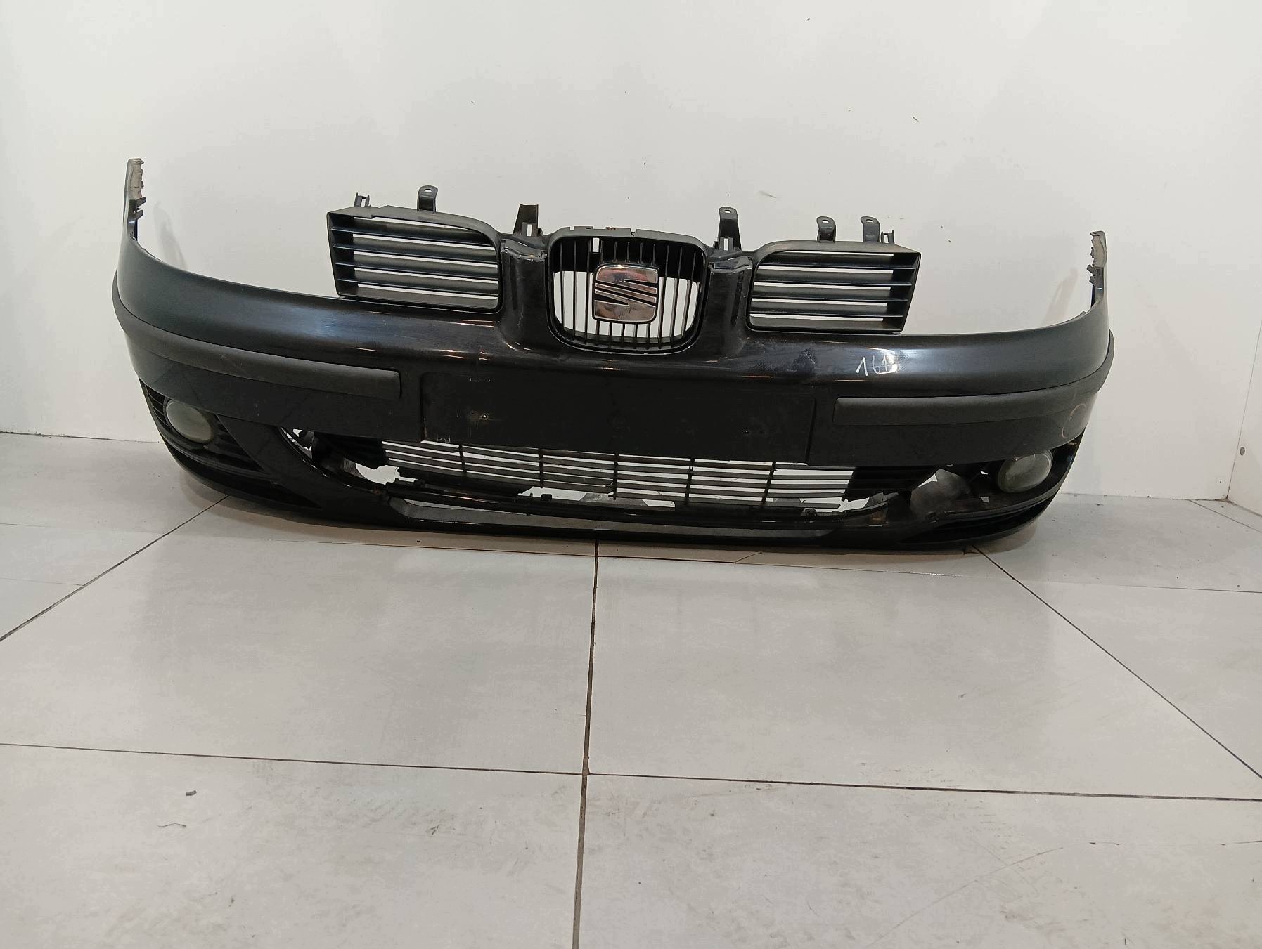 nárazník předek cerný TOLEDO II mlhovky Seat Leon a (1999-2006)