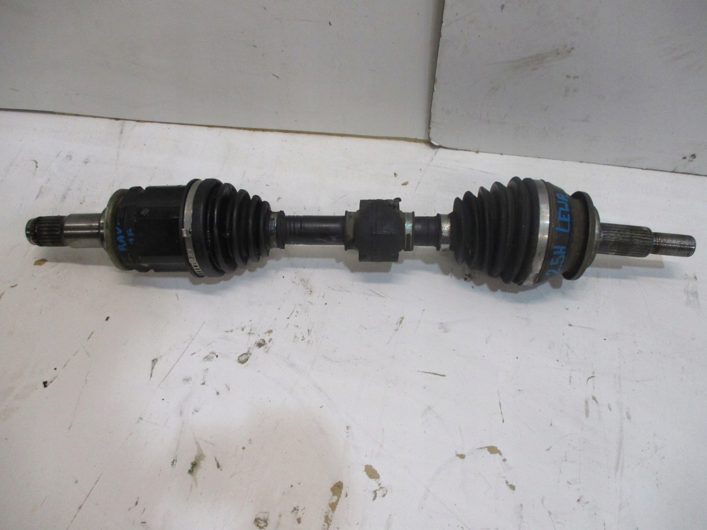 semi-axis front TOYOTA RAV 4 2,5i 16R HYB left