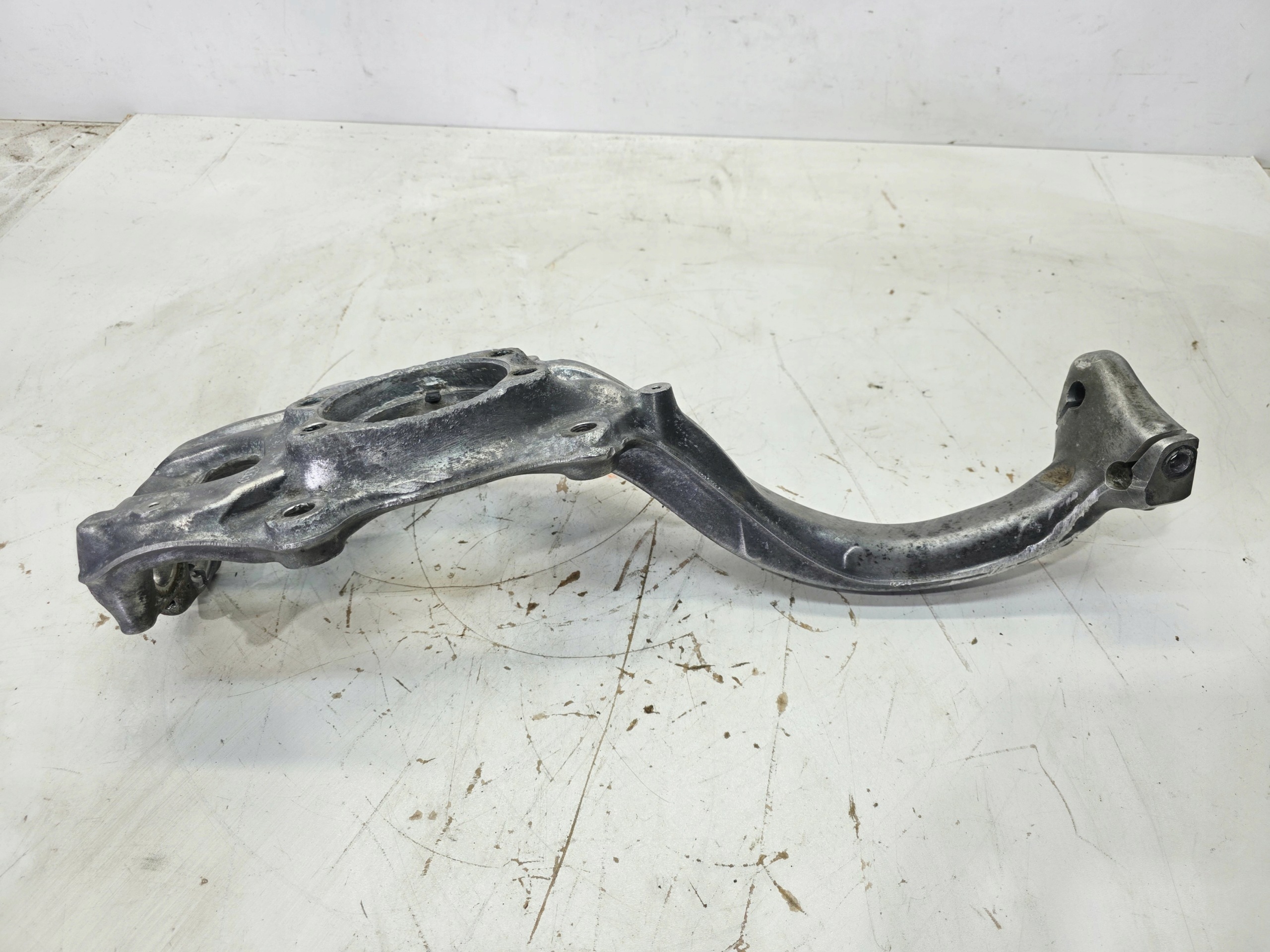swing left front AUDI A4 B8 A5 8T 8K0407257G