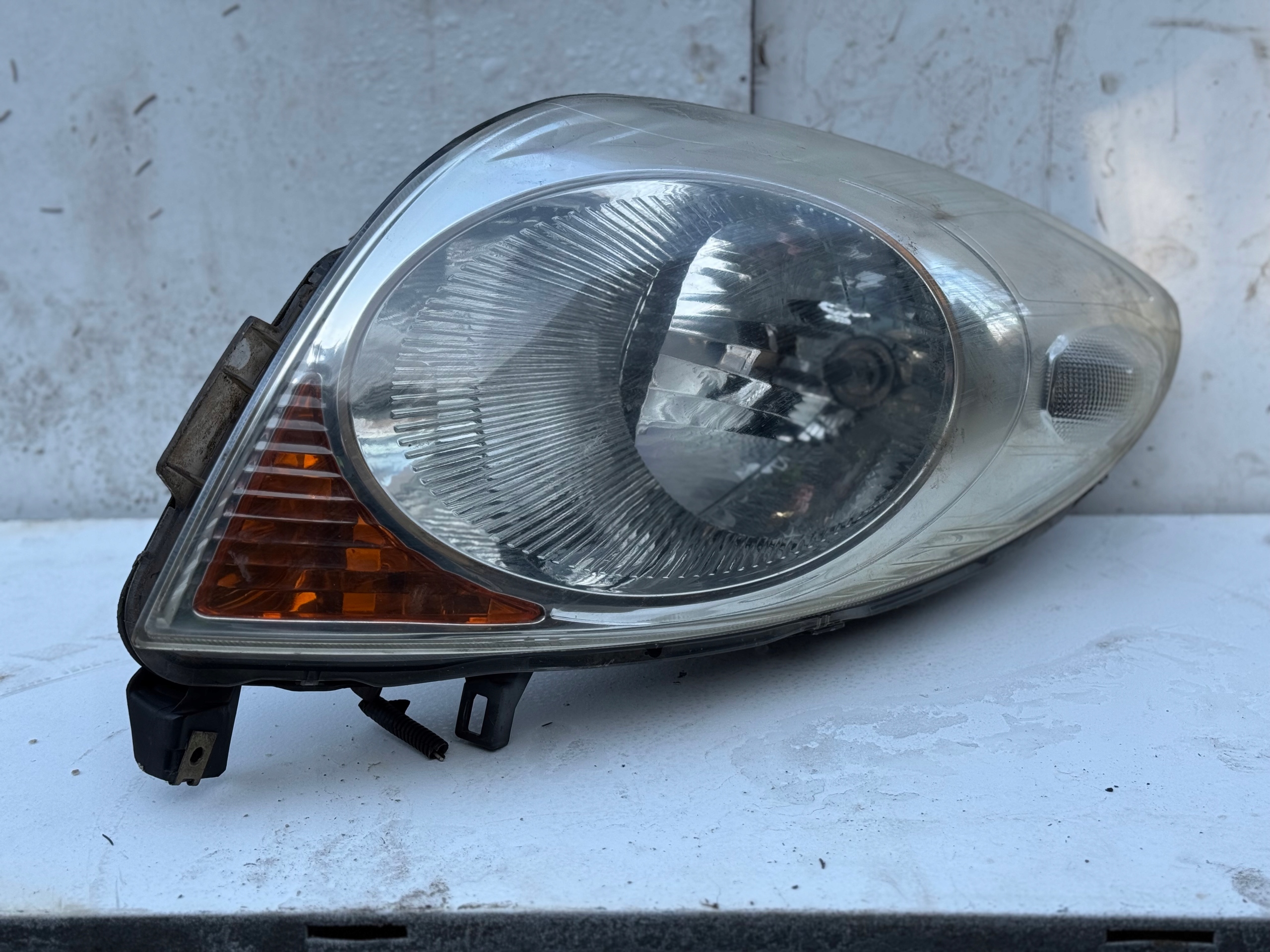 light front right NISSAN NOTE and 260109U10A 89902135