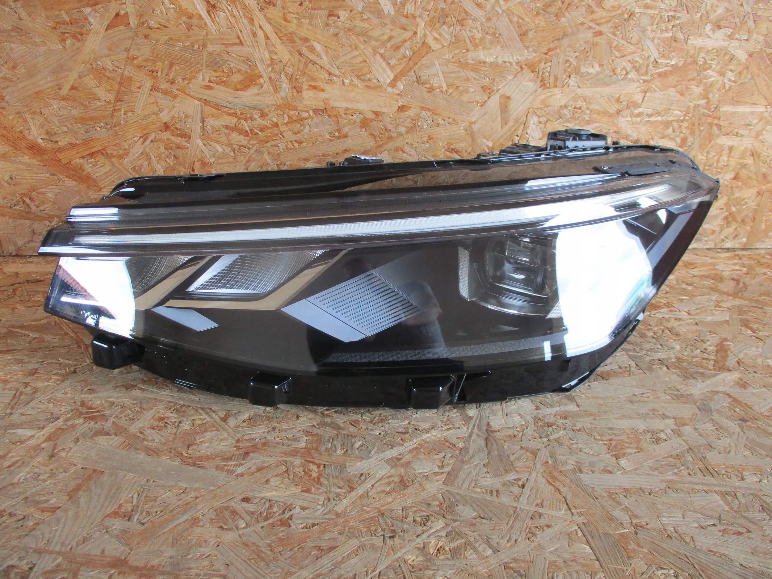 LAMPA PRZÓD PRZEDNIA LEWA VW PASSAT B9 FULL LED