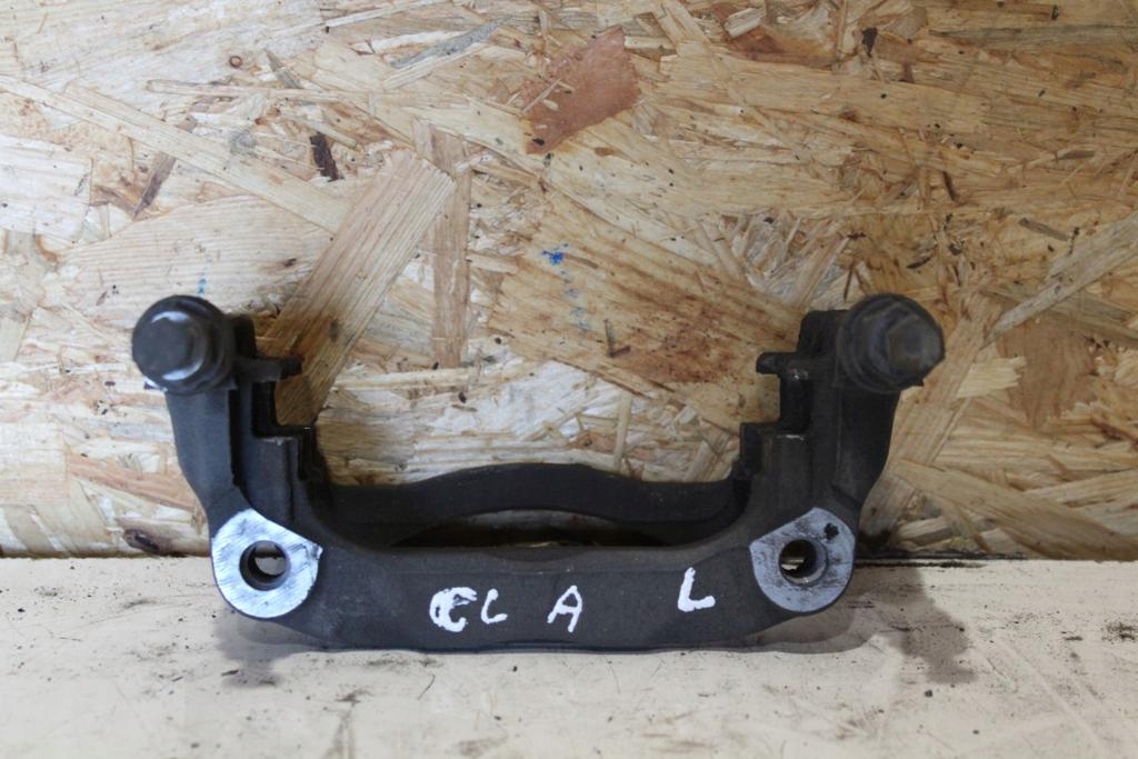 Хомут Mercedes CLA W117 левый