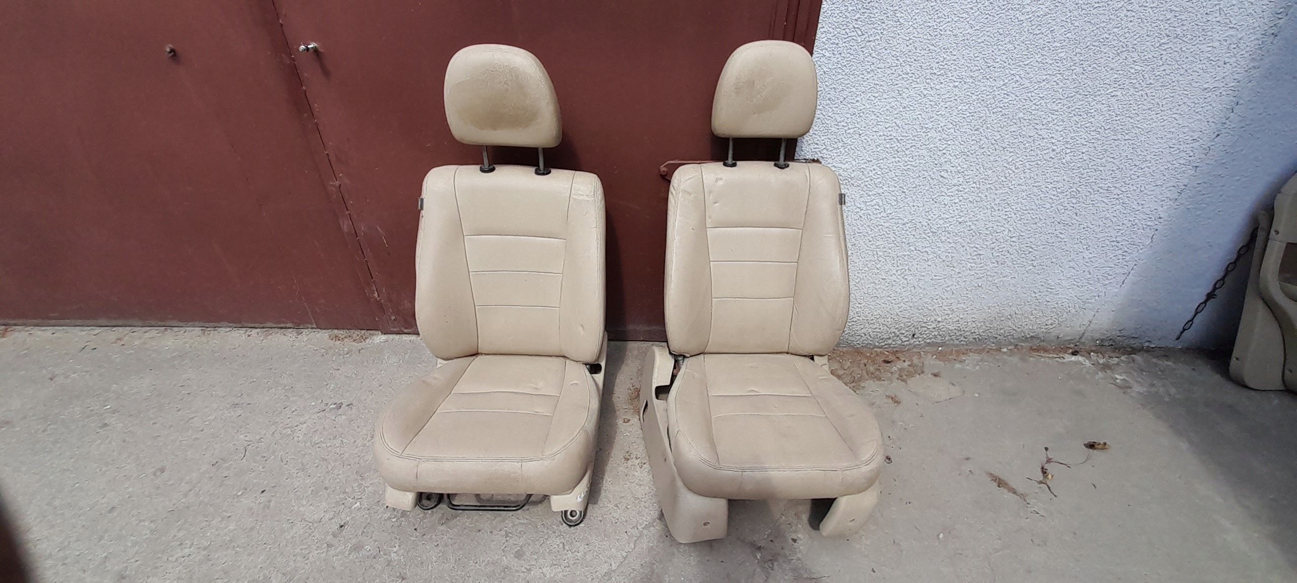 Ford Escape 09r Стілець перед лівий правий