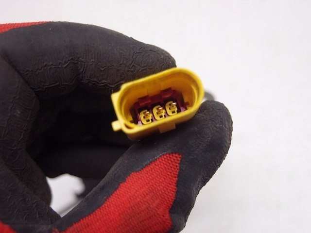 SILOWNIK MASKI AUDI Q5 Installation side front