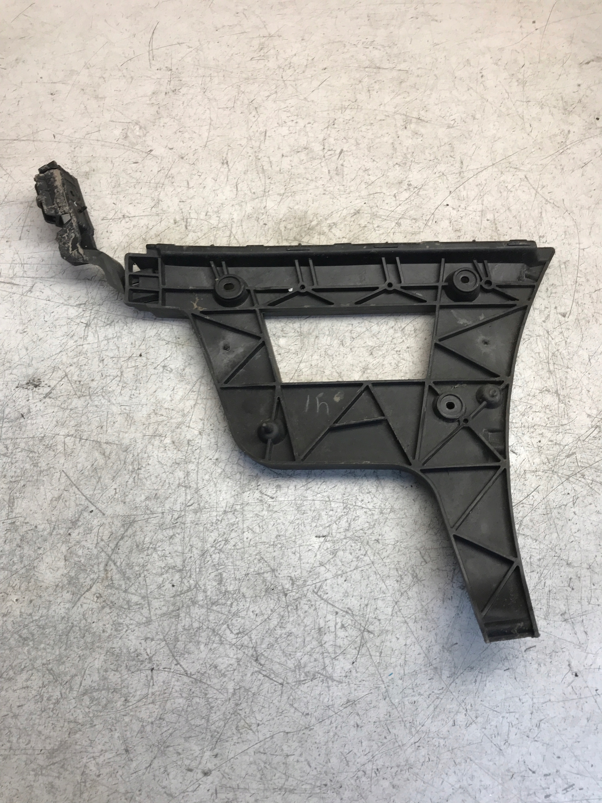 AUDI A4 B8 KOMBI bumper bracket left rear part 8K9807453