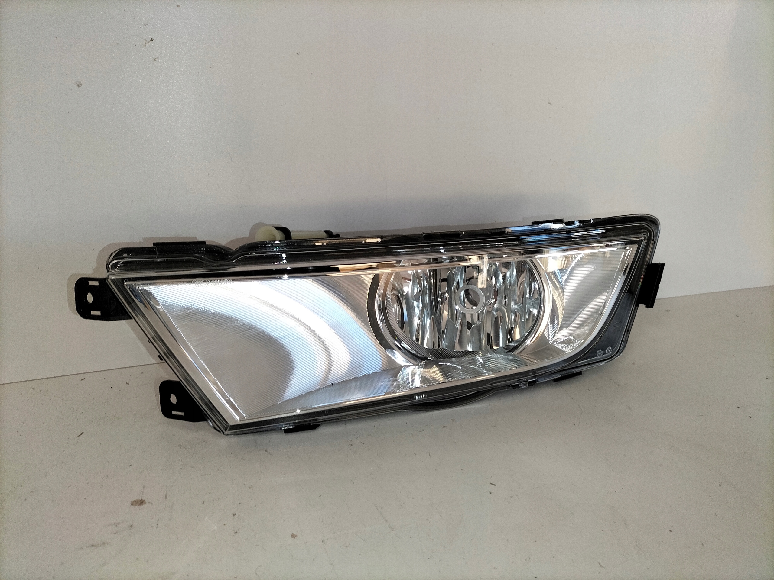 fog light light left SKODA OCTAVIA III 13-17