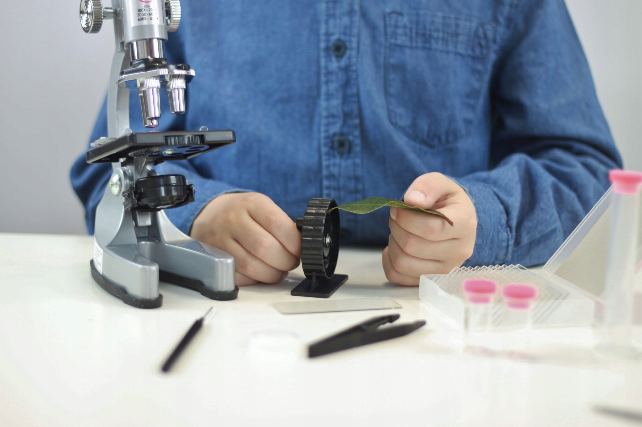 BUKI - Mikroskop dla dzieci - zestaw doświadczalny 30 eksperymentów + LED Model Mikroskop z regulacją stalowy