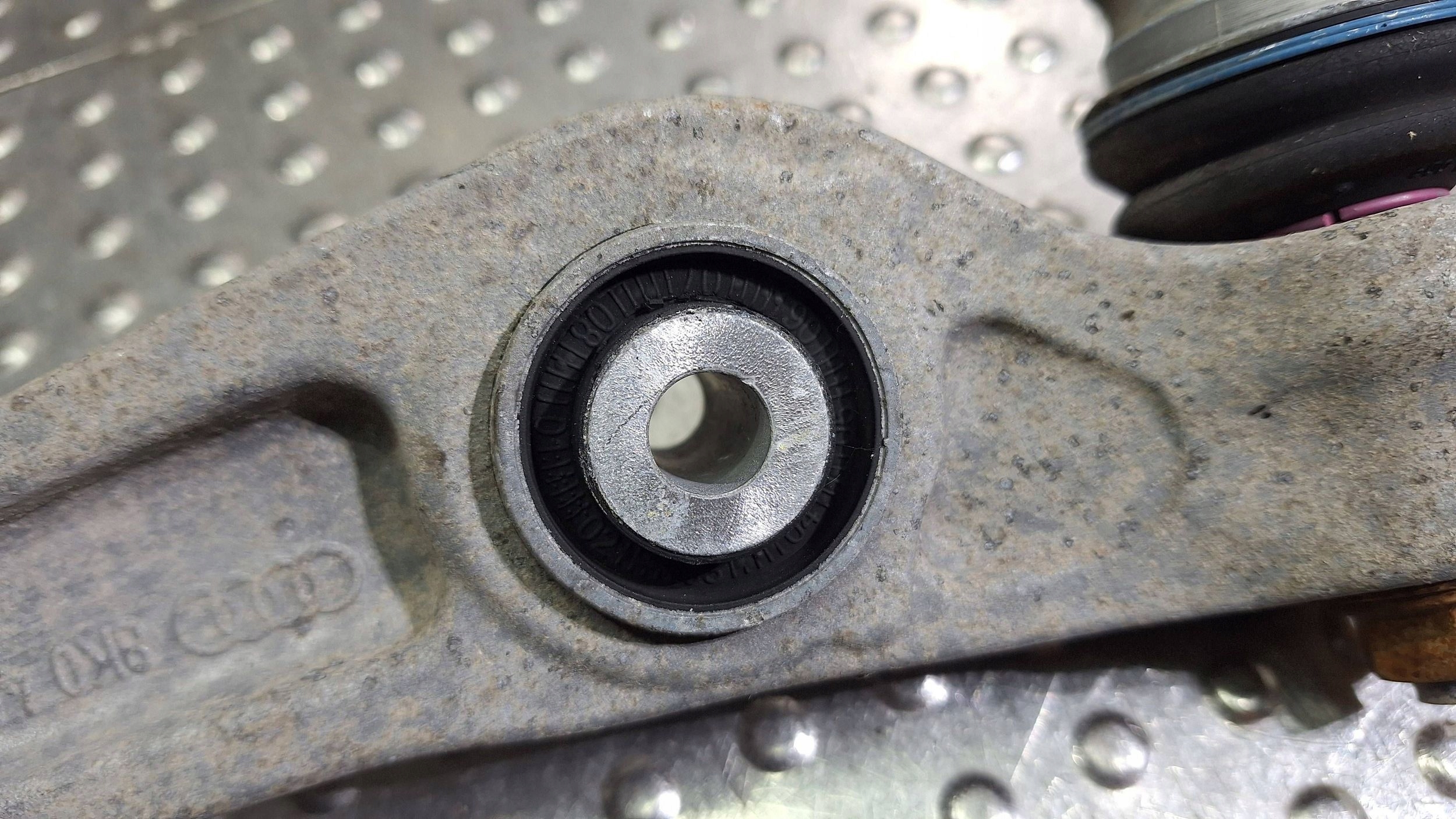 arm right front 8K0407156B AUDI A4 B8 A5 8T Q5 8R