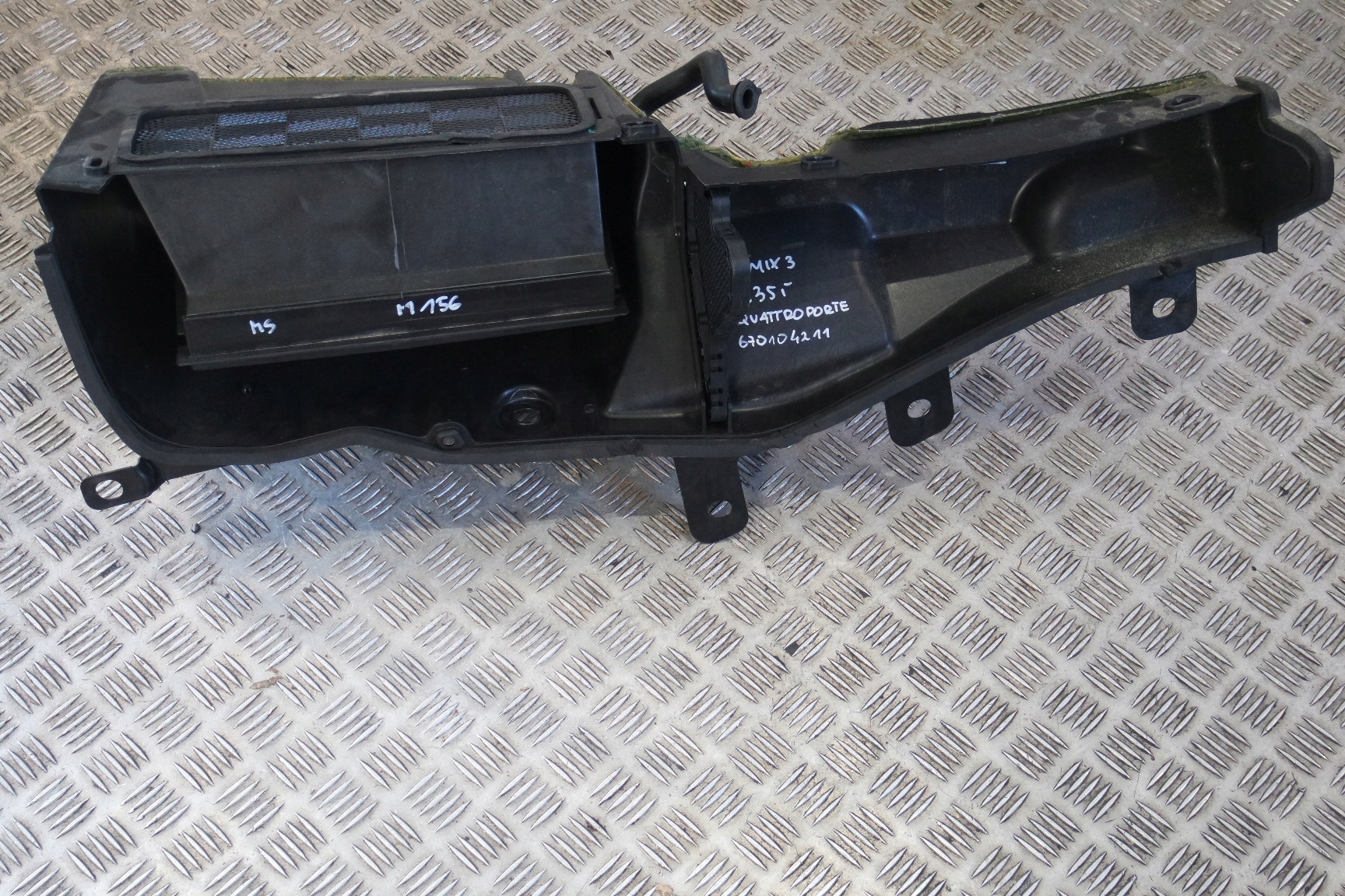 КОРПУС ФИЛЬТРА MASERATI QUATTROPORTE 670104211