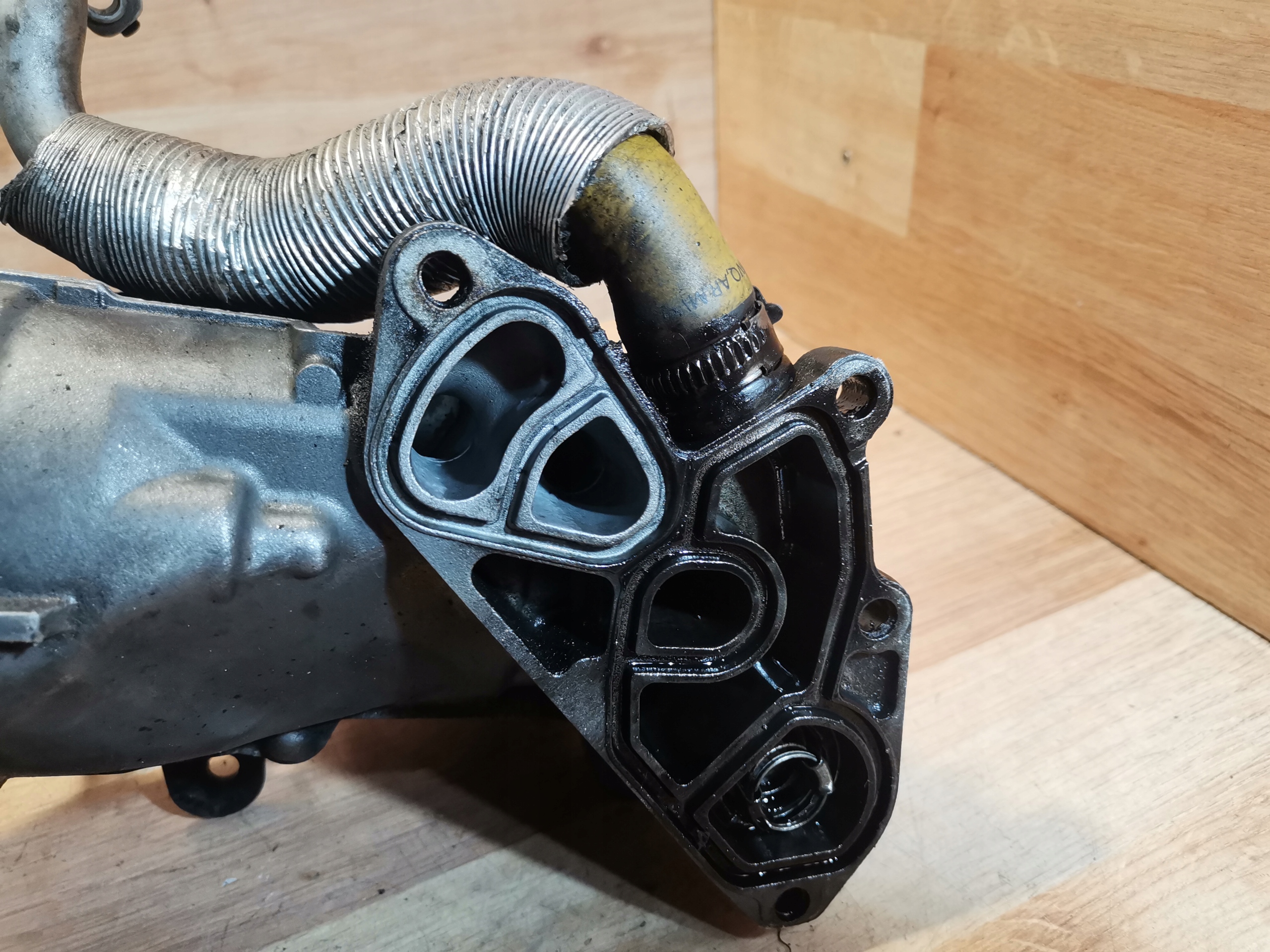 Gehäuse filter oil VOLVO V40 D2 1.6D PEUGEOT 1.6 E-HDI