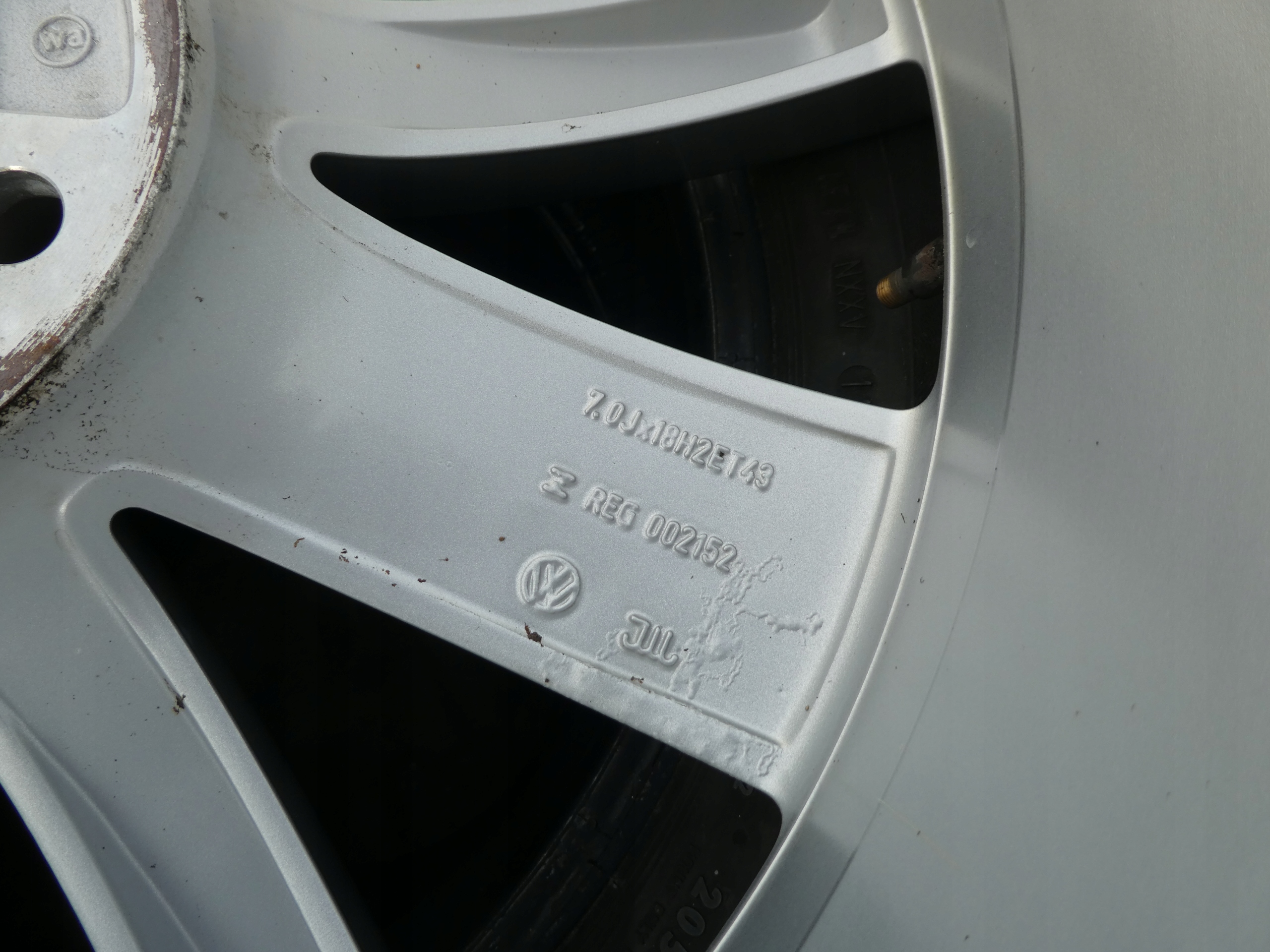 4X CERCHI DI ALLUMINIO CERCHI RUOTE 5N0601025AF VW 5X112