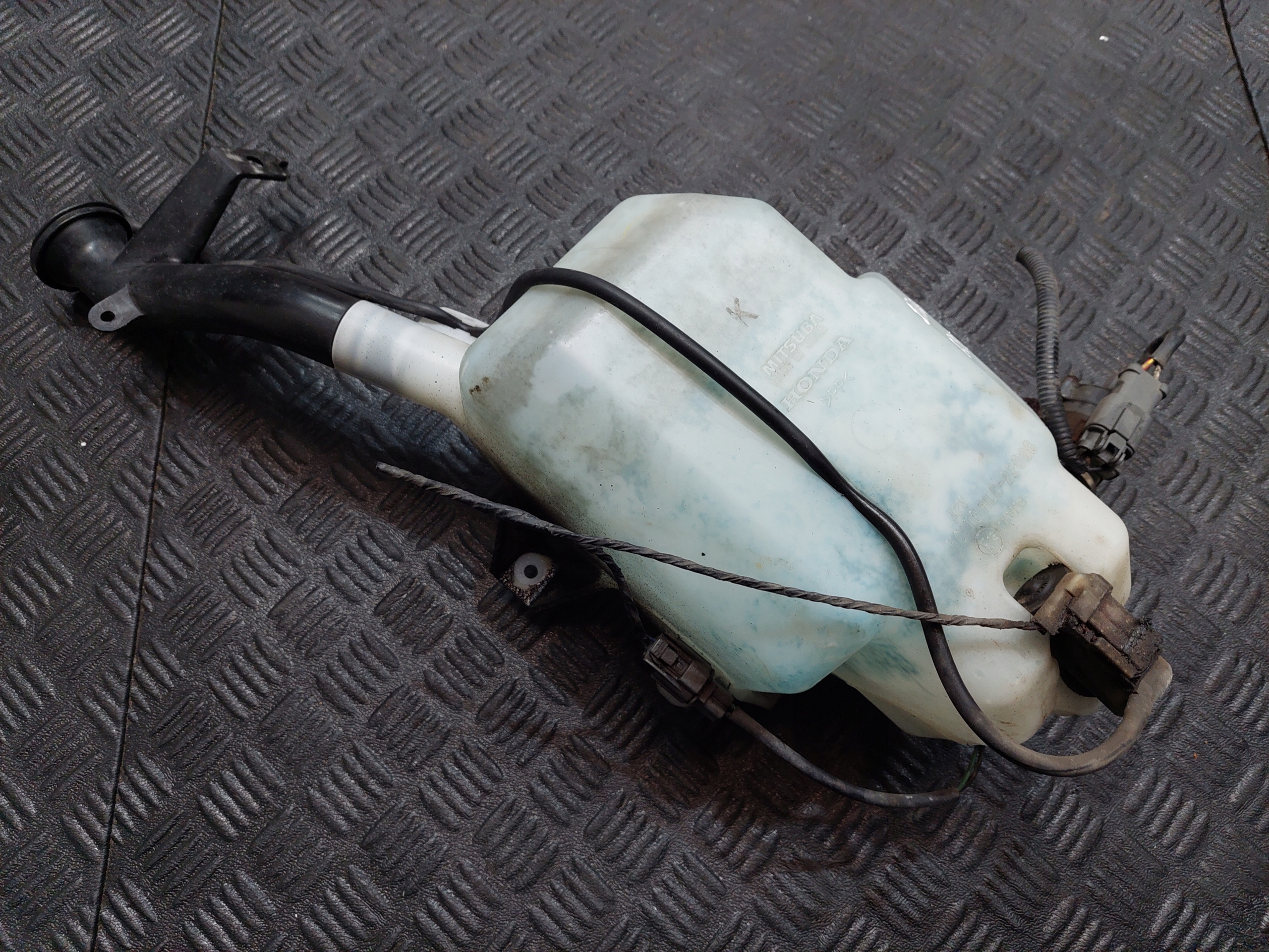 washer fluid tank HONDA LEGEND IV KB1