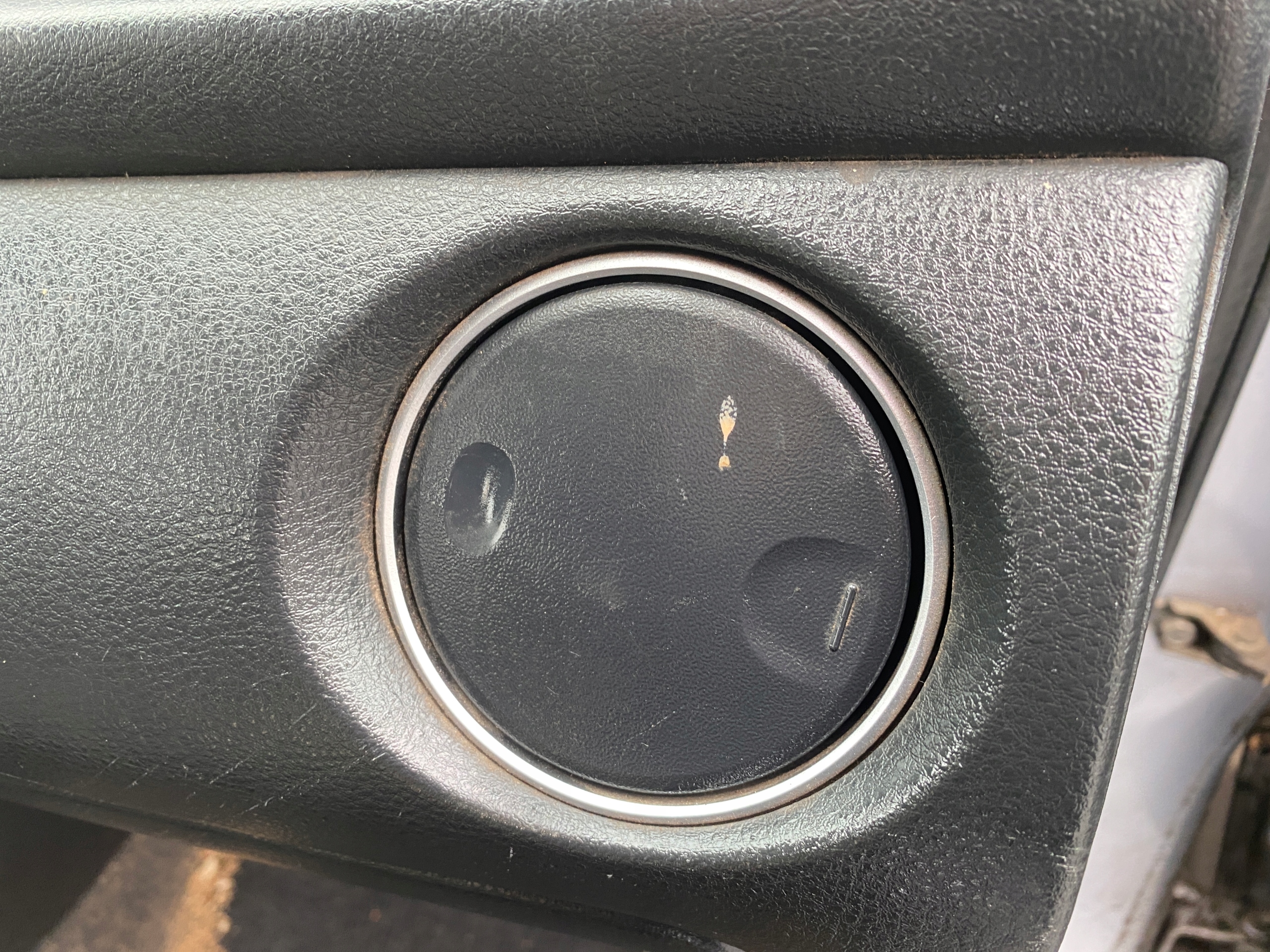 grid air conditioning devices air right left central Mitsubishi Outlander 1 and 03-06