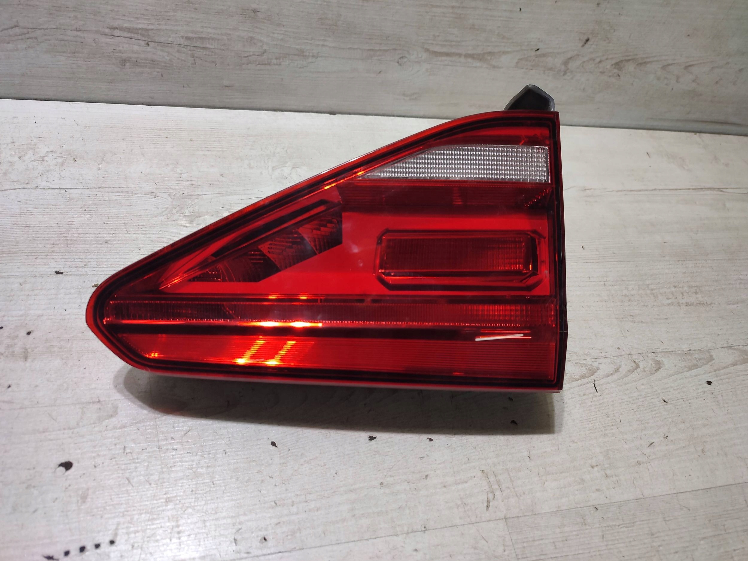 Volkswagen Touran III 2020 rear part side left light rear