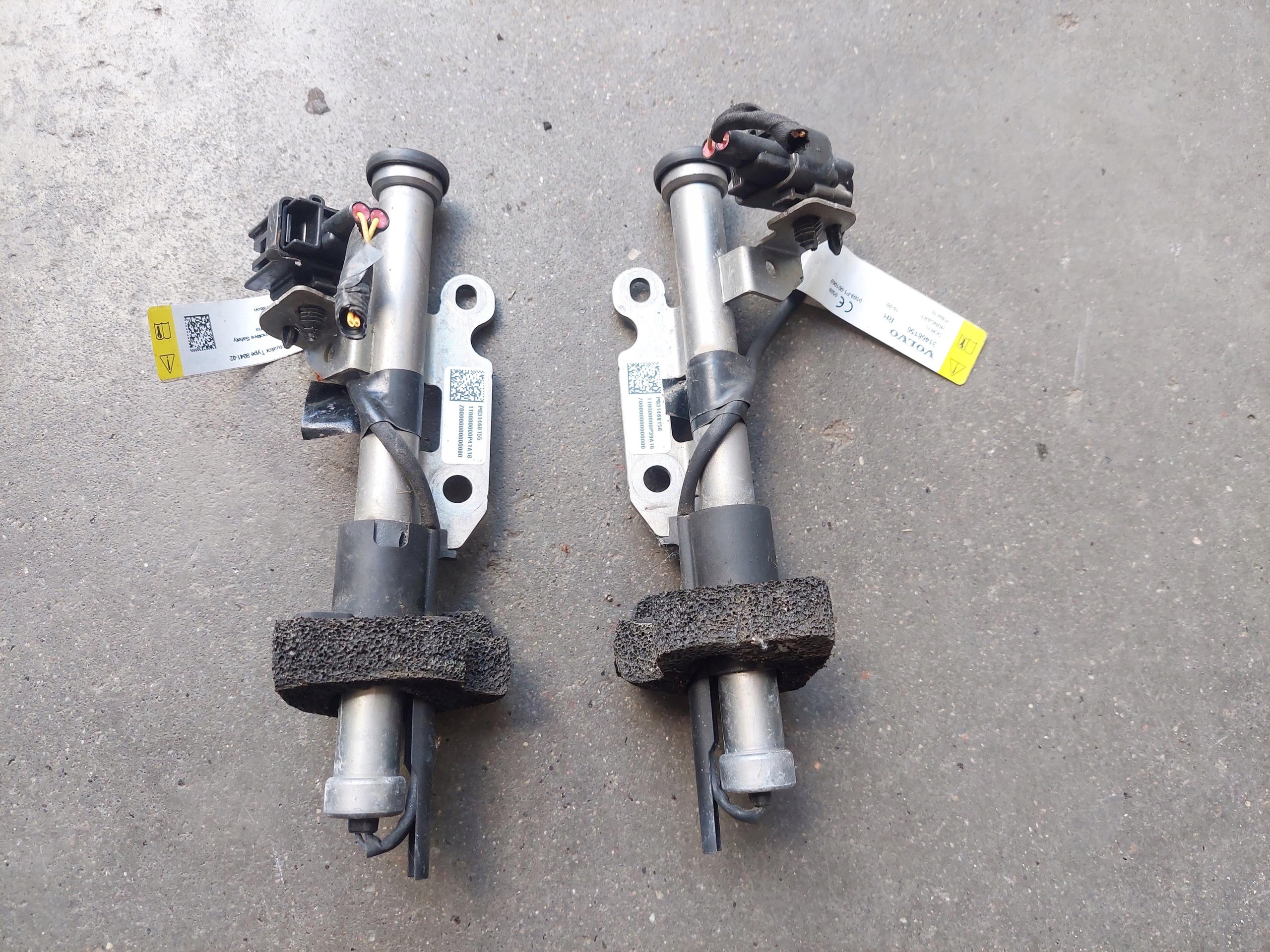 NABOJ PIROTECHNICZNY bonnets left 31468155 VOLVO S60 III V60 II