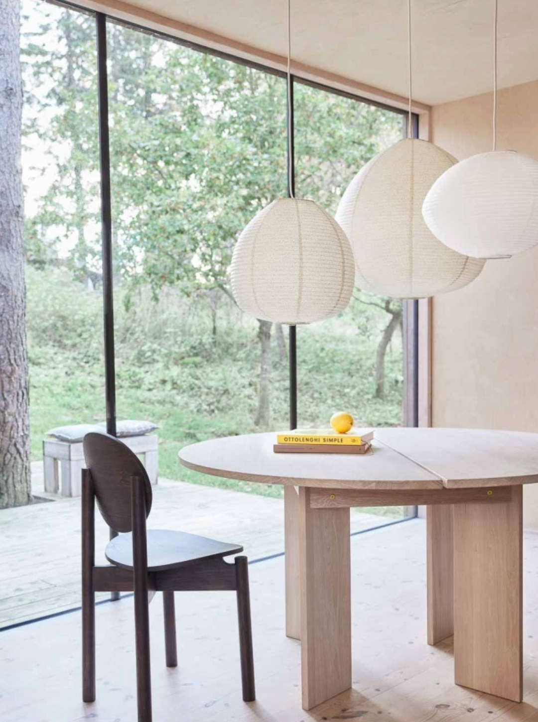 Jídelní stůl Kotai Round Dining Table Oyoy