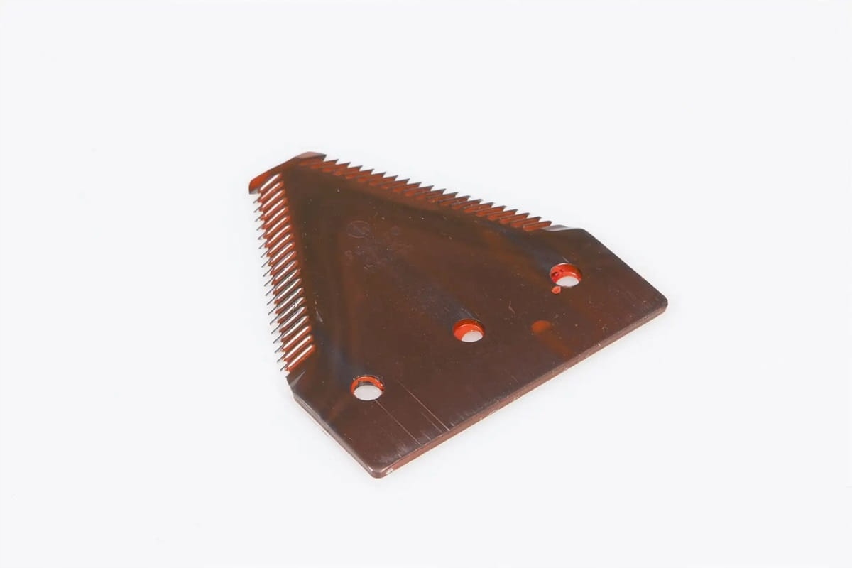 Nůž kosy horní nařezaný ocel Claas 611203 Rasspe Radura 25 Ks