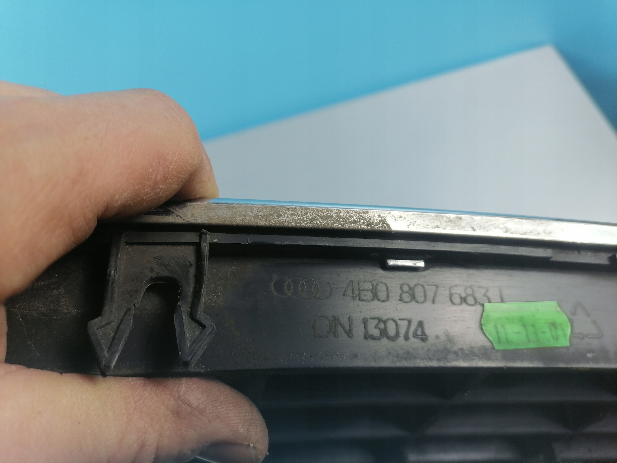 Lüftungsgitter mitte der Stoßstange AUDI A6 C5 4B0807683L
