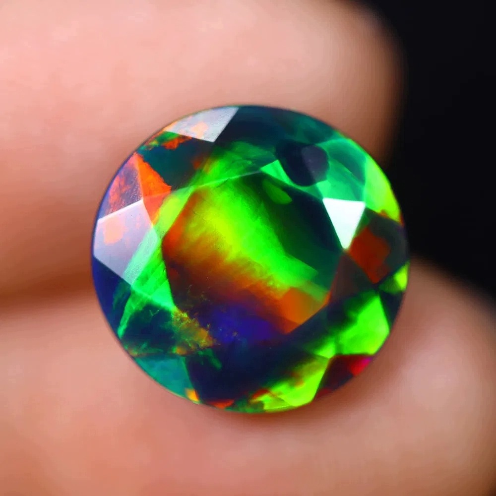 Přírodní opál černý 5.57 ct Kulatý Etiopie certifikát Wbd