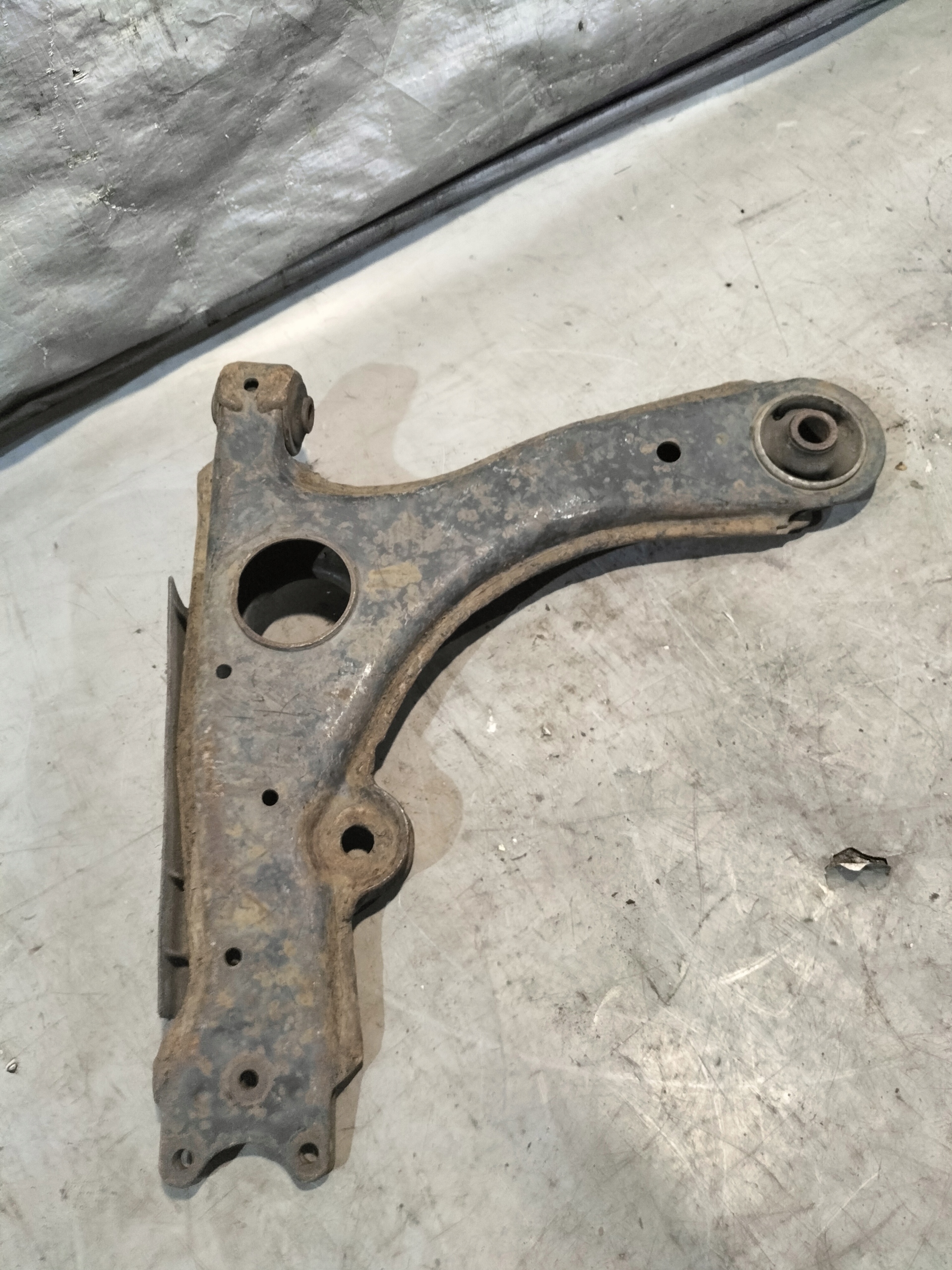 arm front right VW VOLKSWAGEN PASSAT B4