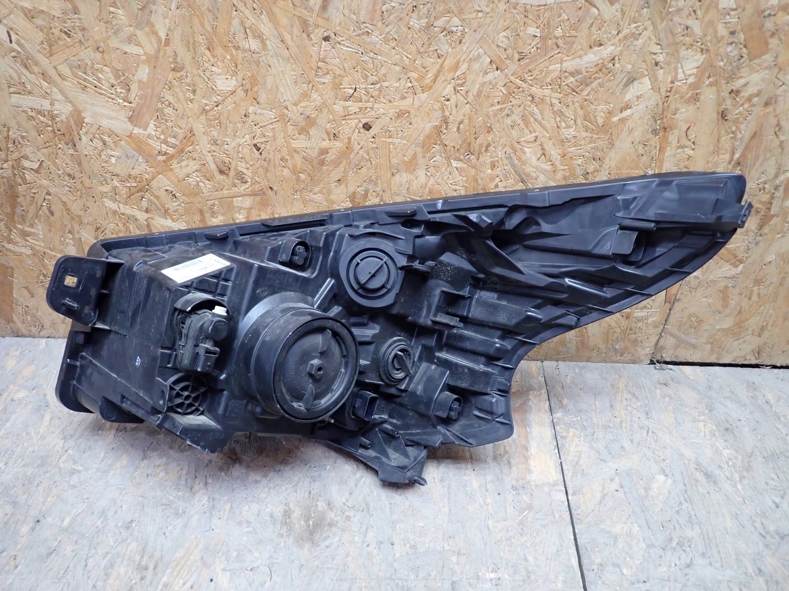 light right REFLEKTOR right OPEL VIVARO 2 II B X82 2014-2019R 260104643R