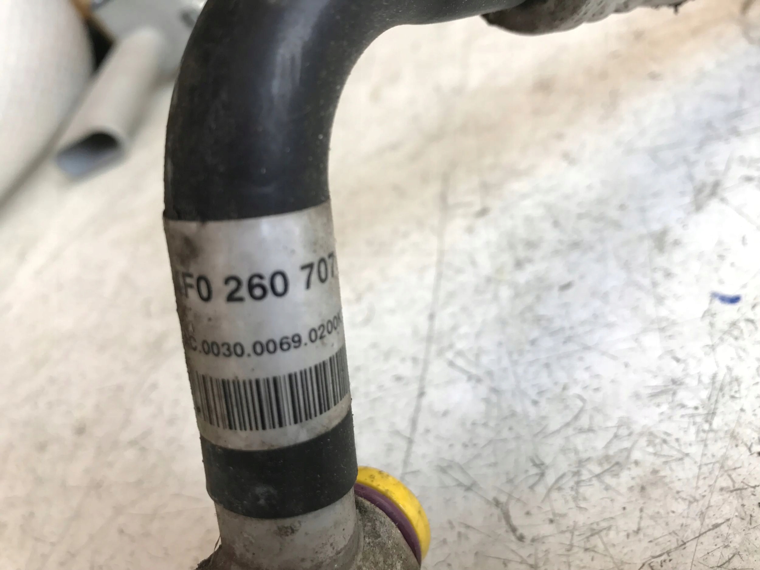 trouba hadice vedení klimatizaci AUDI A6 C6 4F0260707