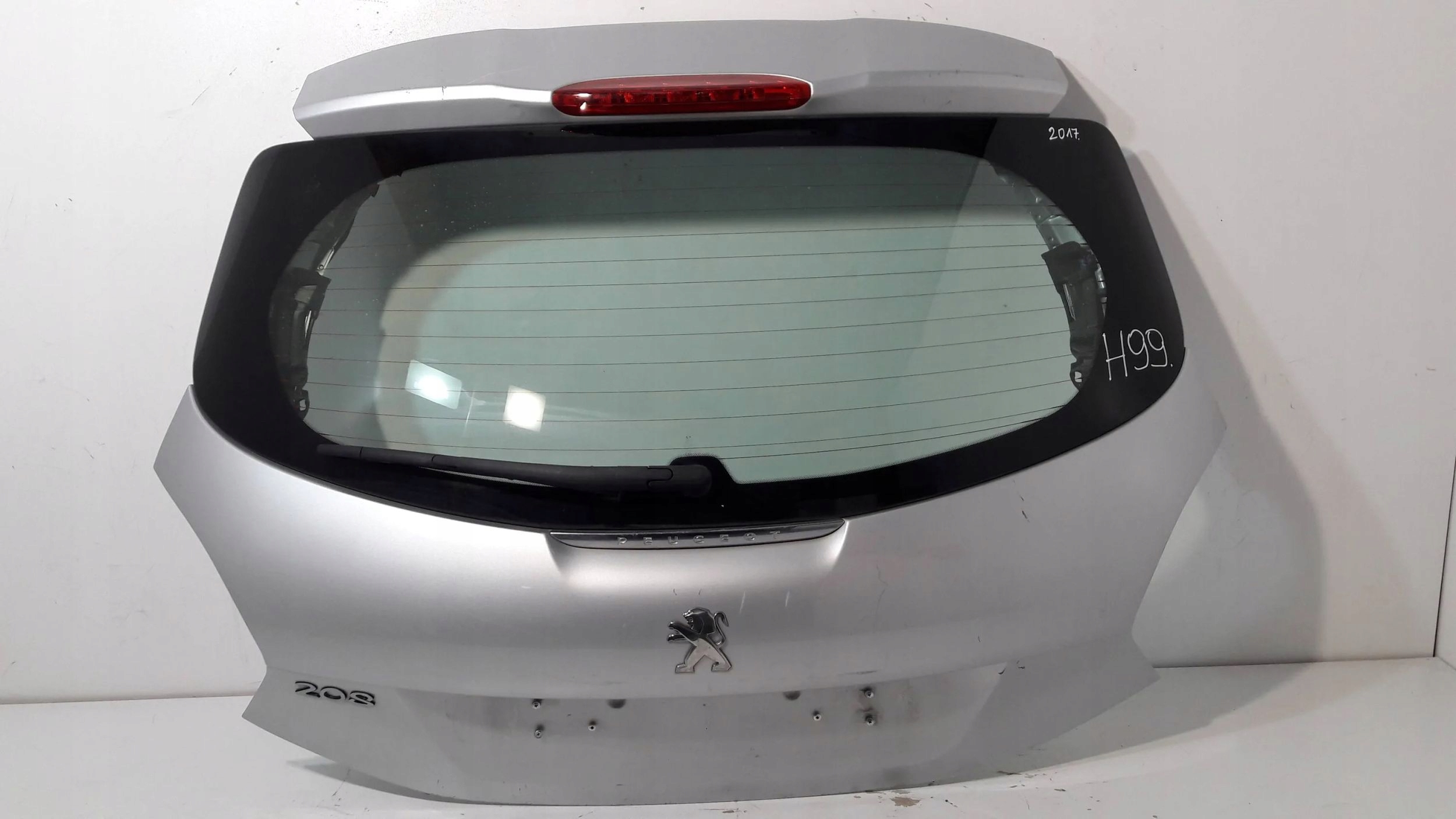 Peugeot 208 rear trunk door 2017 rok (H99)