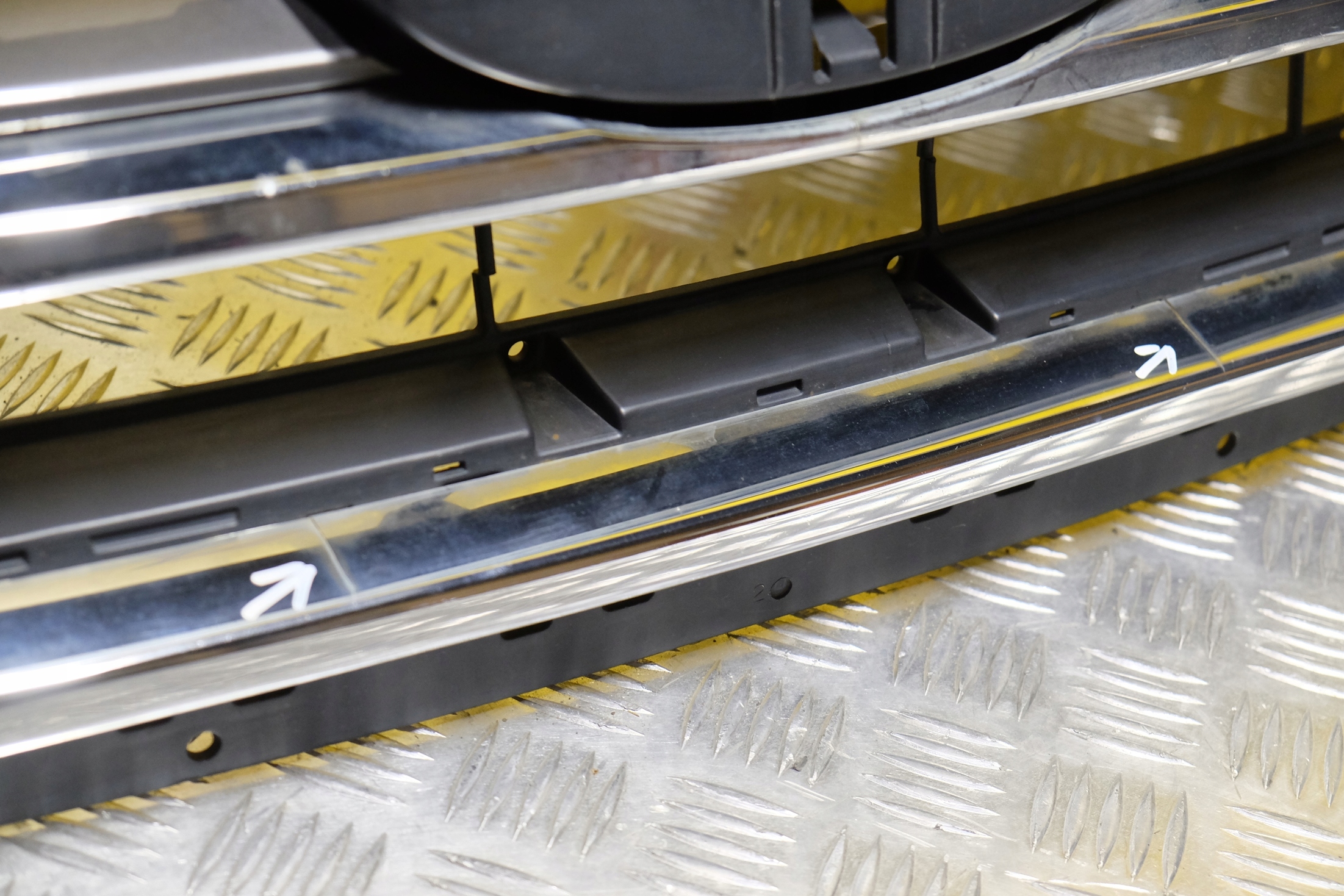 FORD EXPEDITION 2015-2017 GRILL ATRAPA PRZÓD USA Kolor do lakierowania