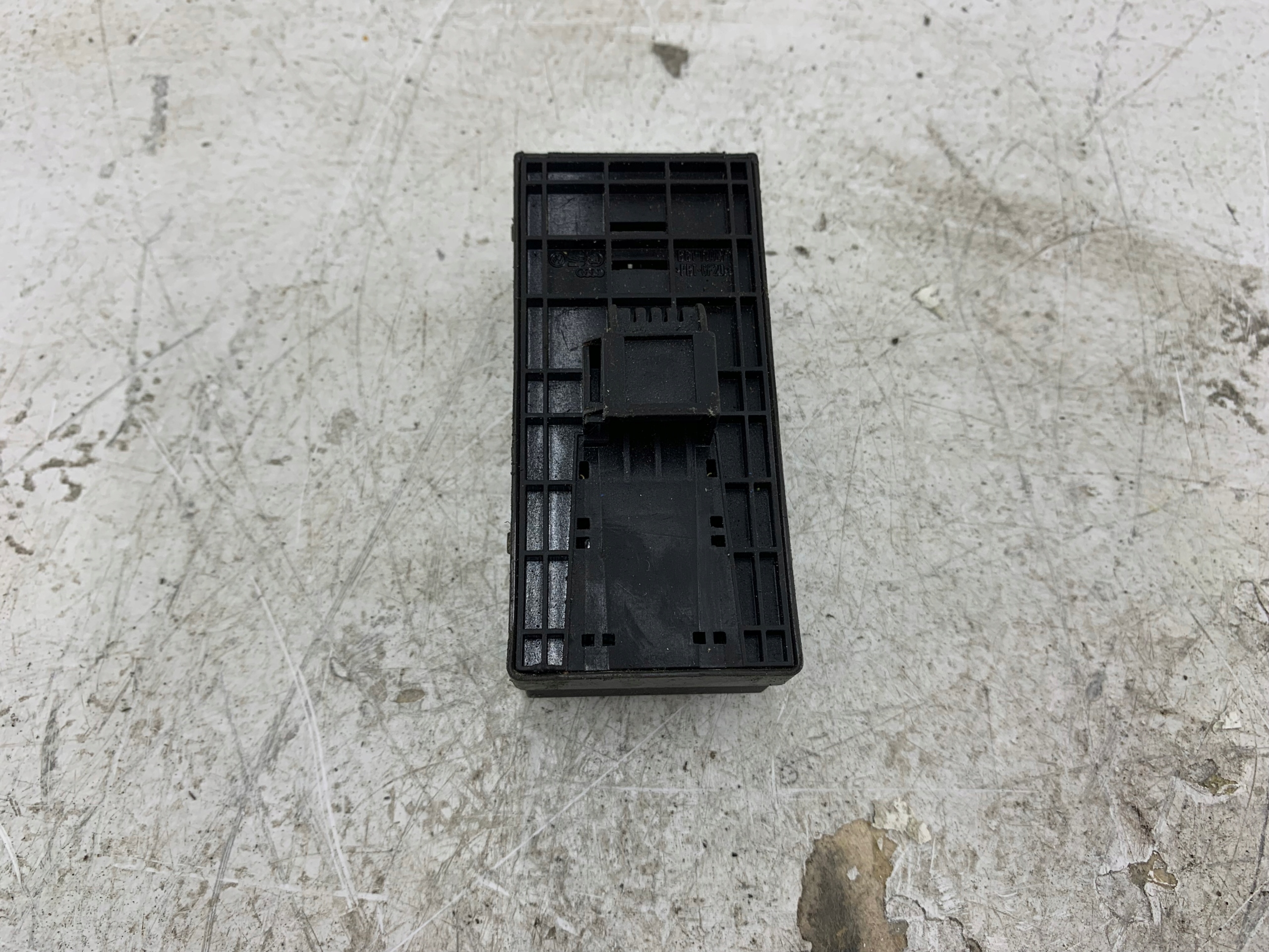 AUDI A4 B8 PANEL of the window left front